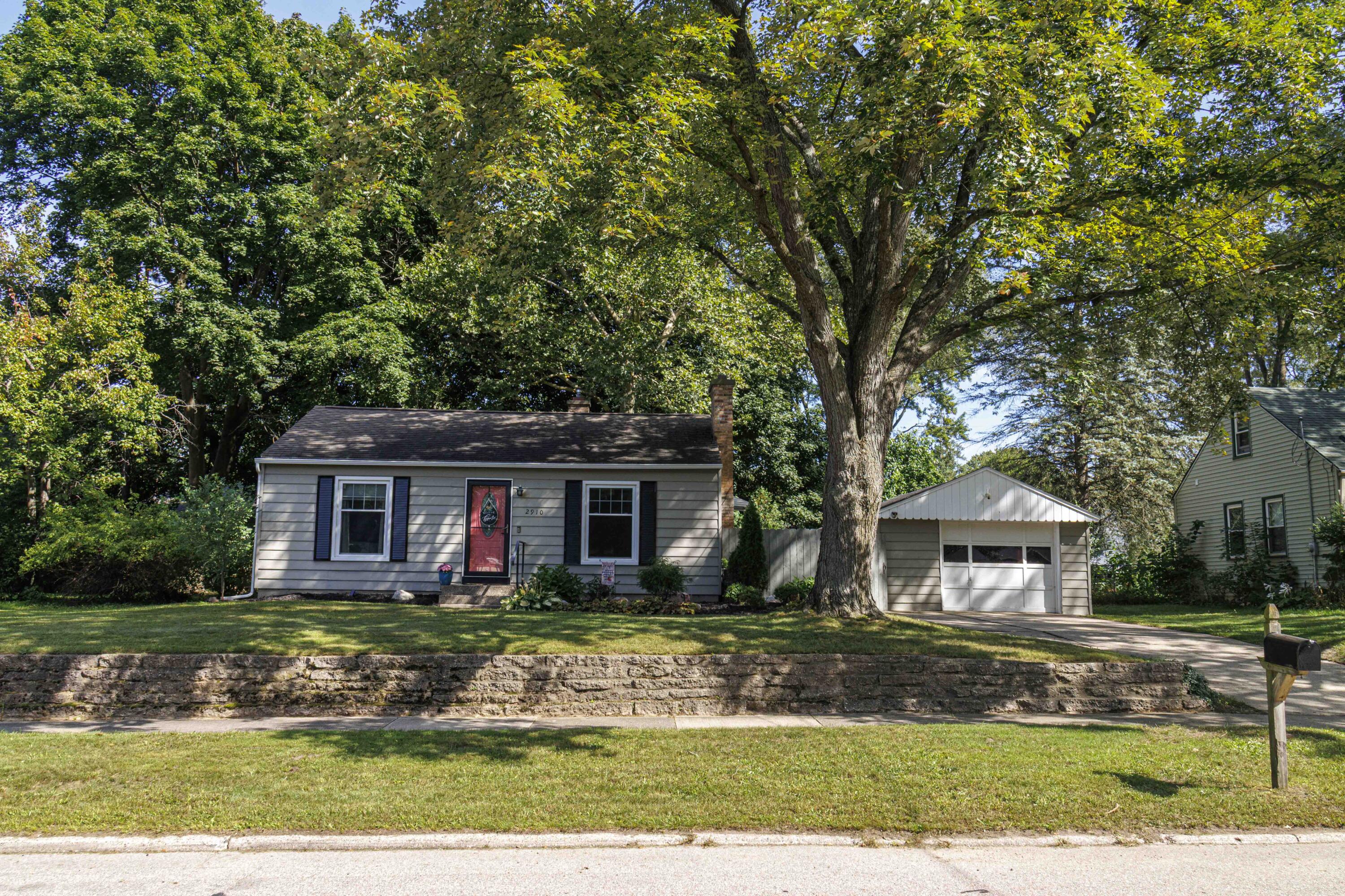 2910 Cheney Avenue NE Grand Rapids MI 49505