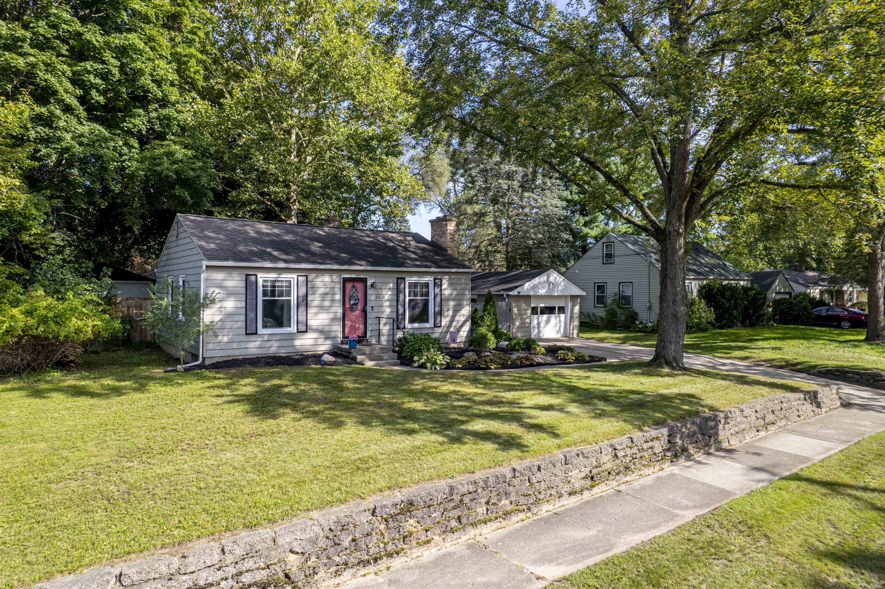 2910 Cheney Avenue NE Grand Rapids MI 49505