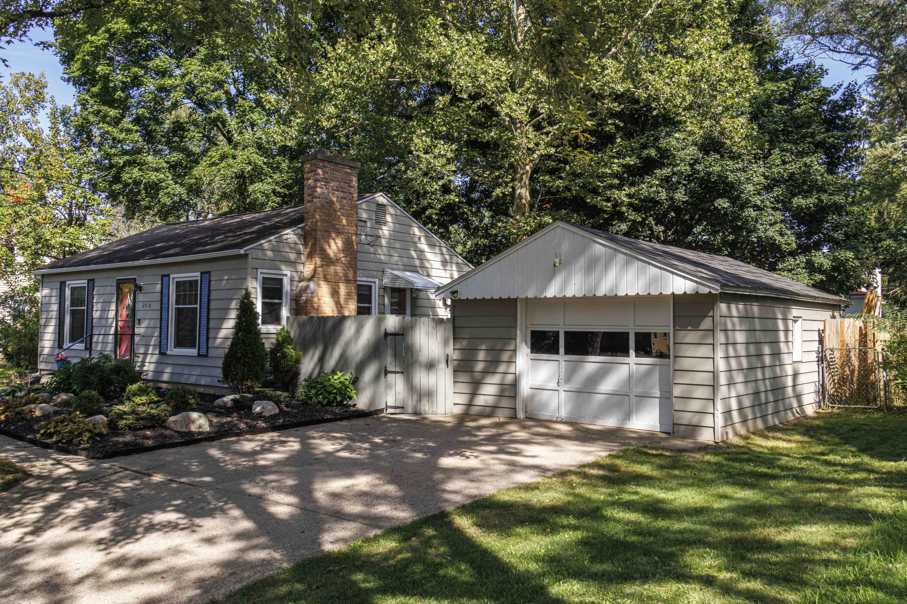 2910 Cheney Avenue NE Grand Rapids MI 49505