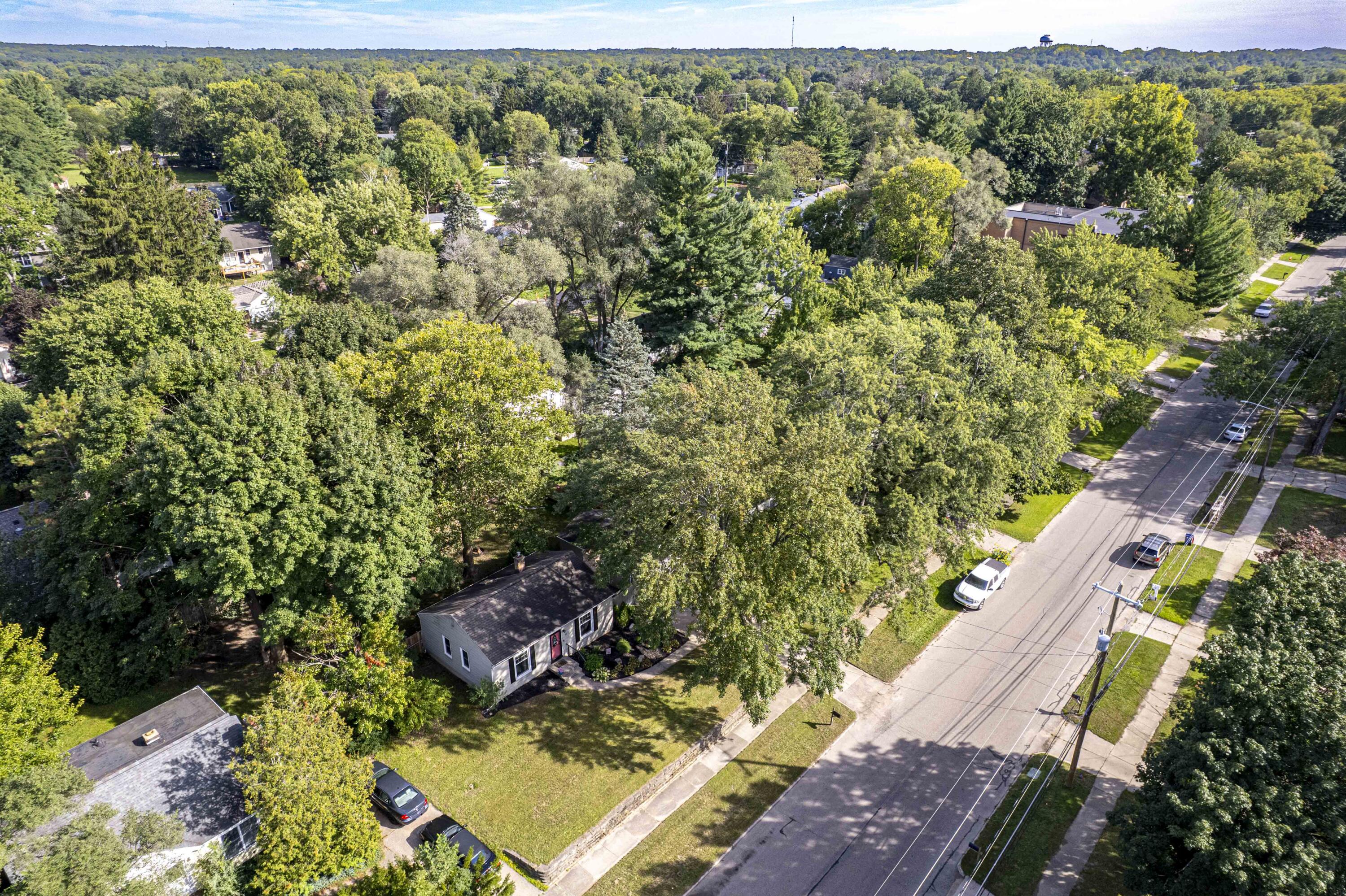 2910 Cheney Avenue NE Grand Rapids MI 49505