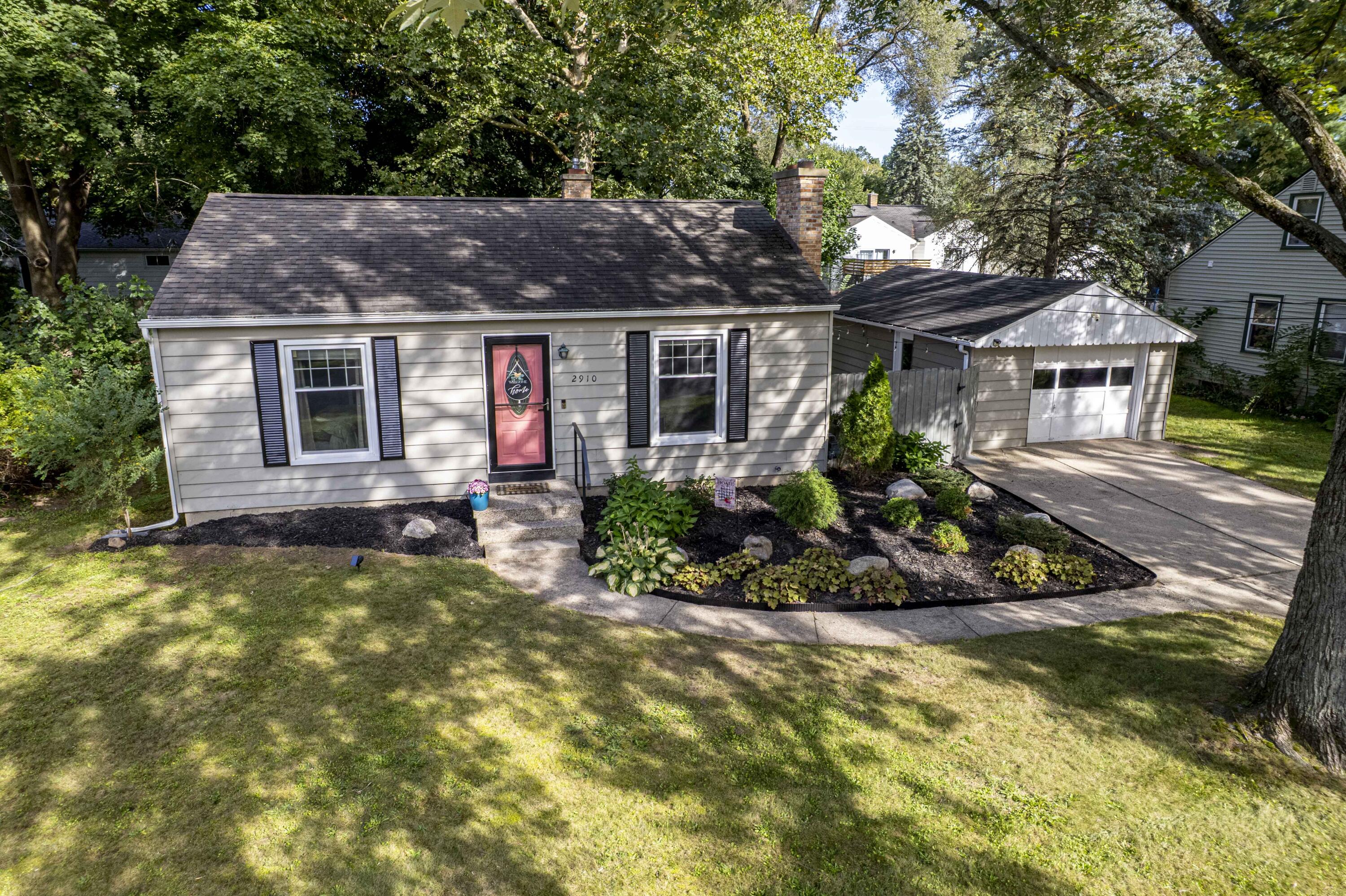 2910 Cheney Avenue NE Grand Rapids MI 49505