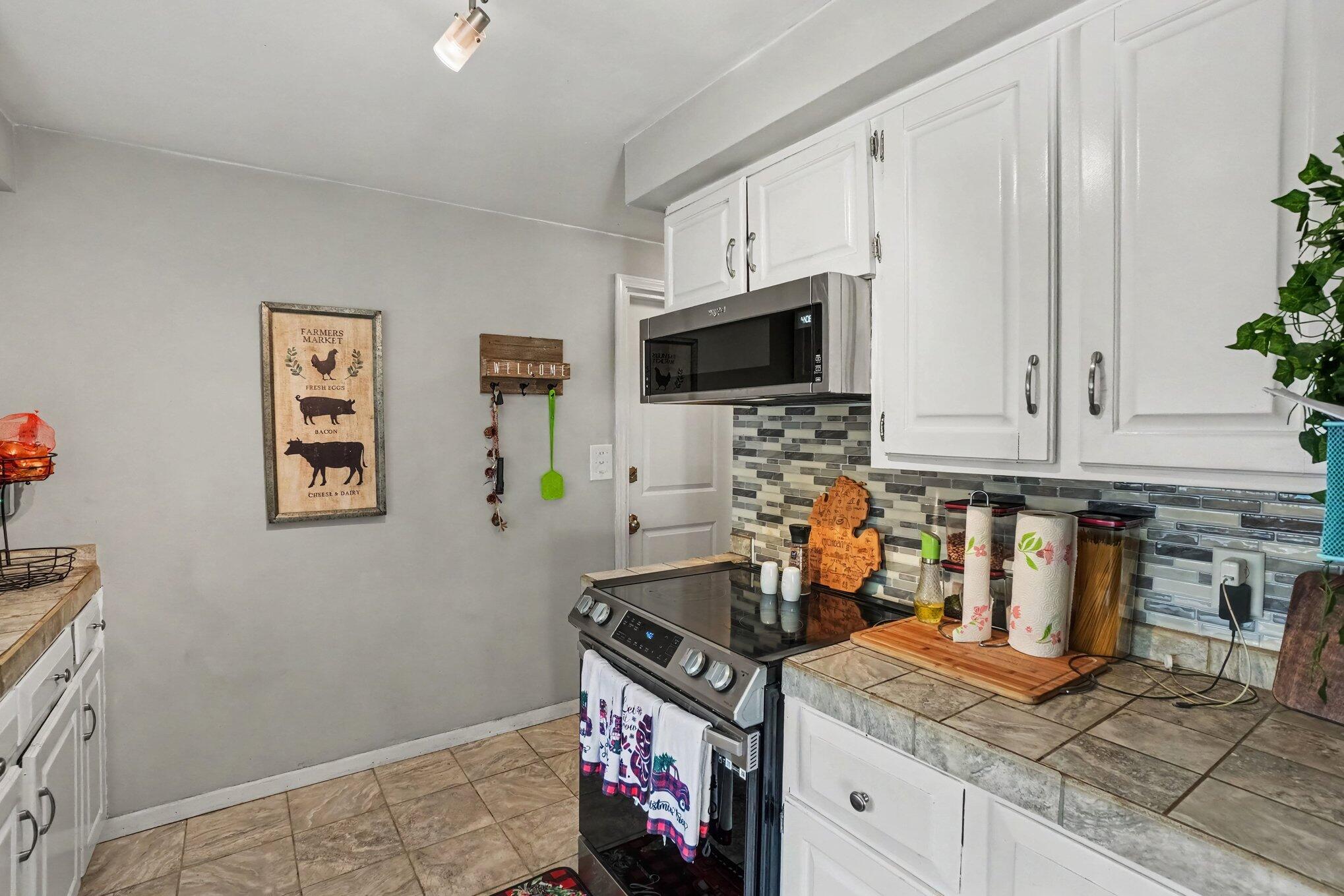 1856 Spencer Drive Muskegon MI 49441