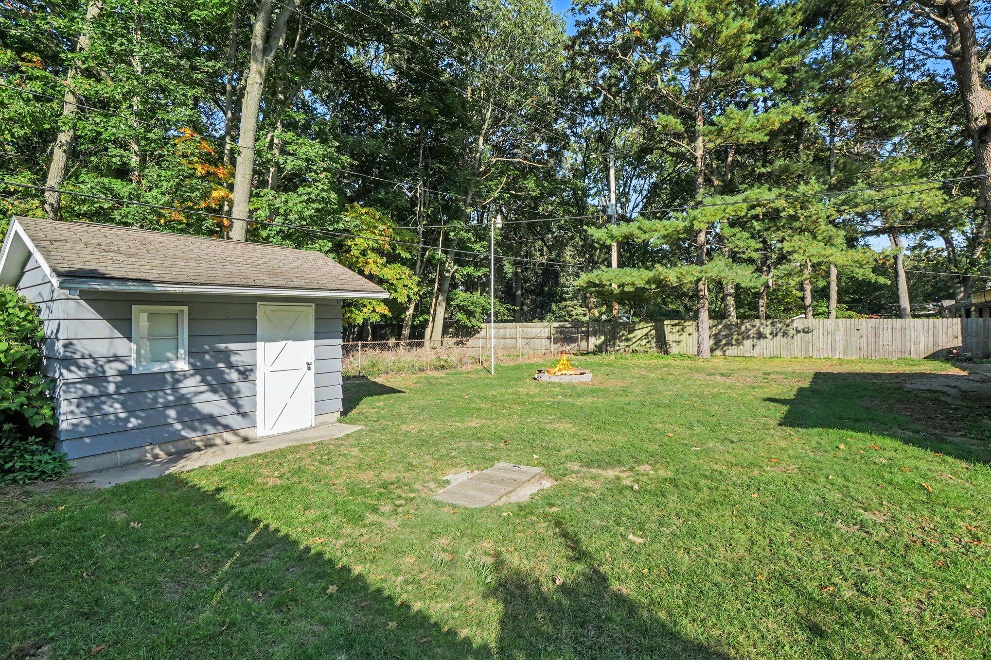1856 Spencer Drive Muskegon MI 49441