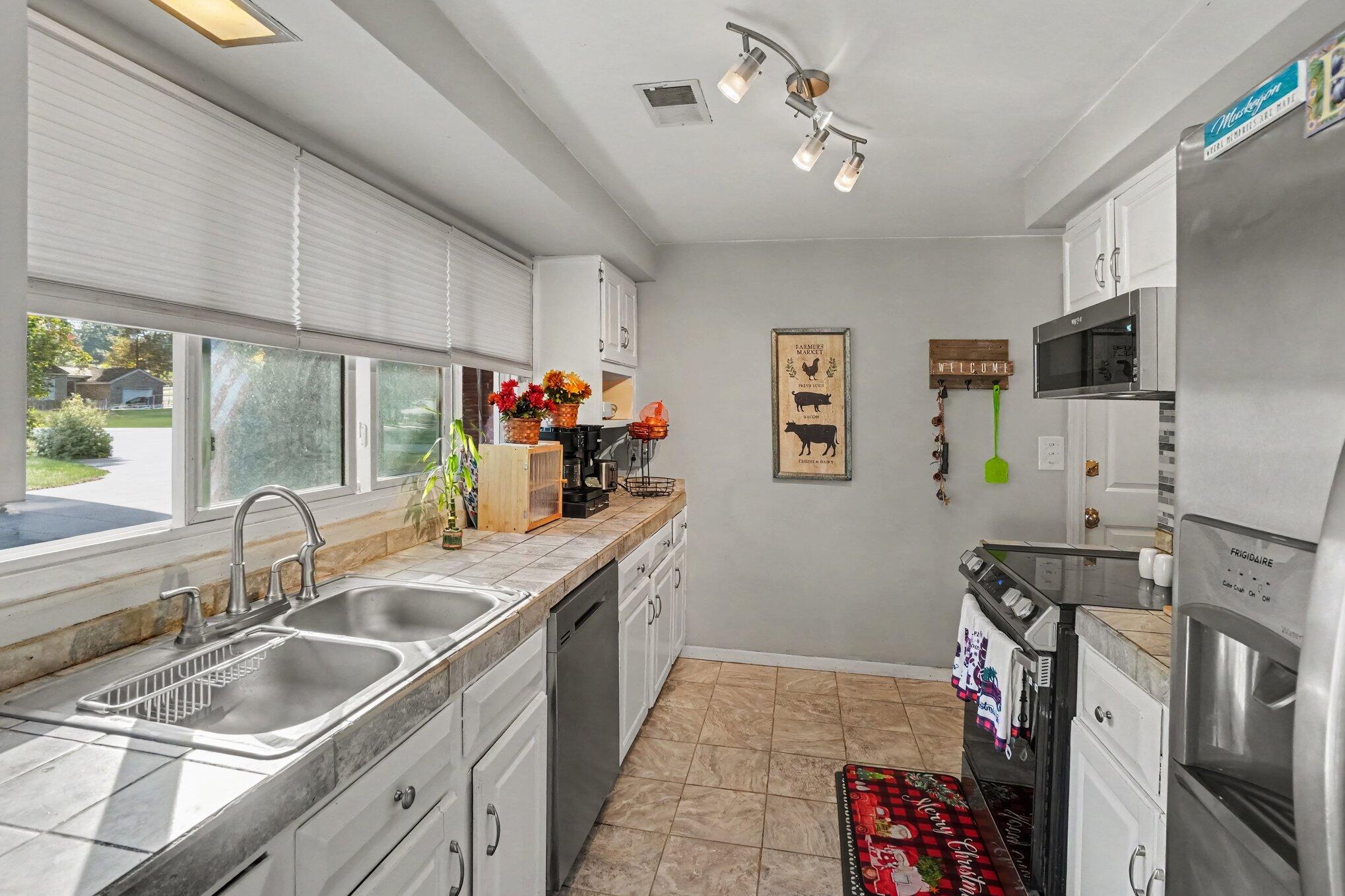 1856 Spencer Drive Muskegon MI 49441