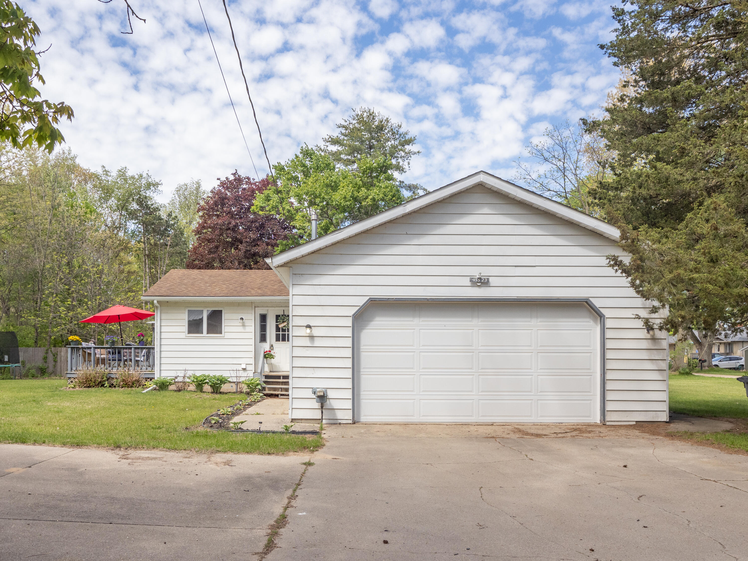 45523 Eleanor Drive Decatur MI 49045