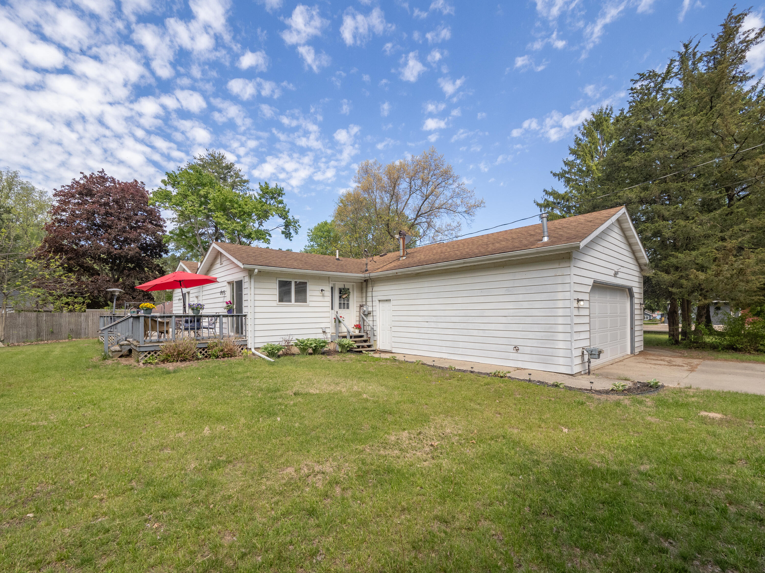 45523 Eleanor Drive Decatur MI 49045