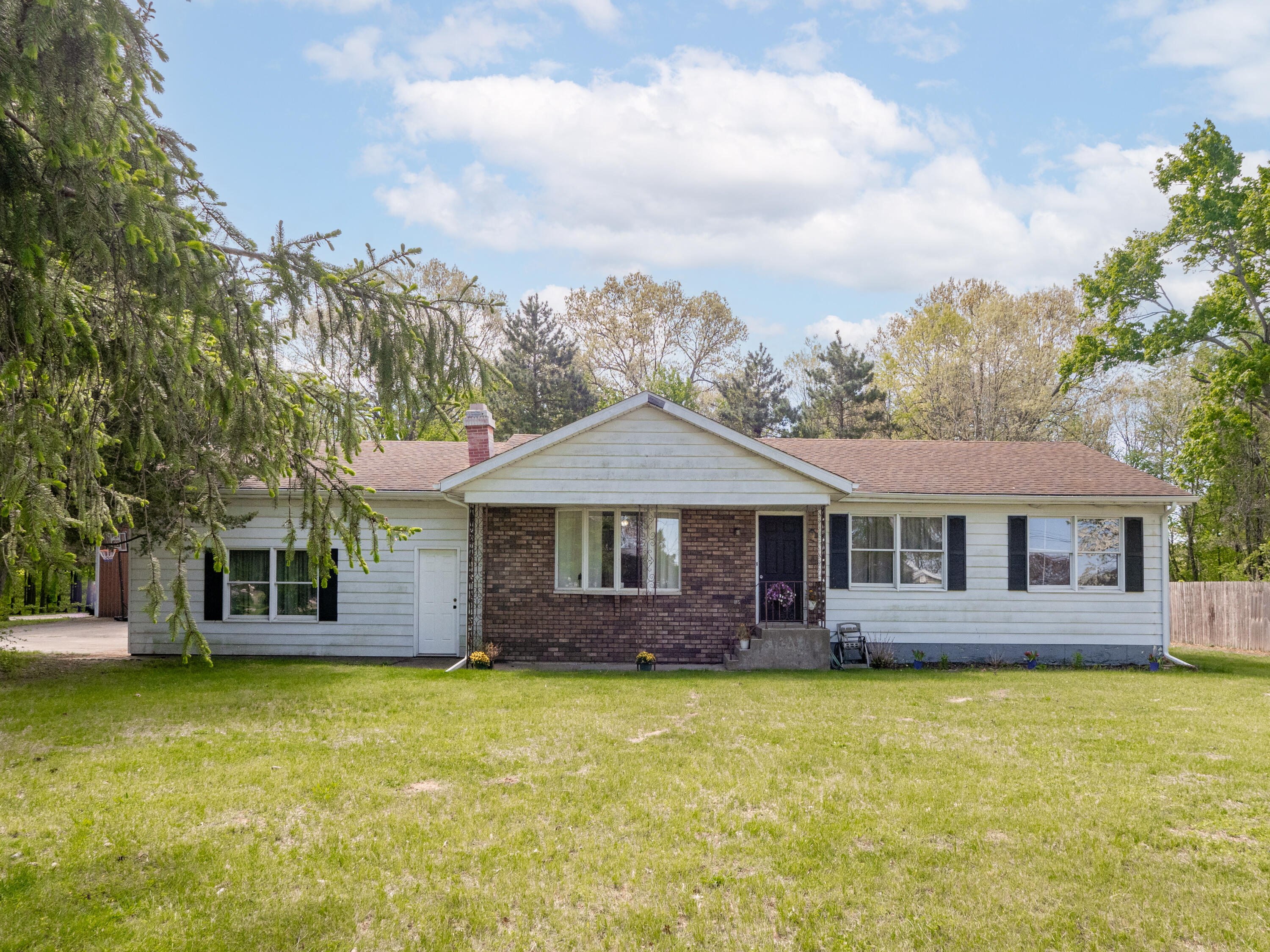 45523 Eleanor Drive Decatur MI 49045