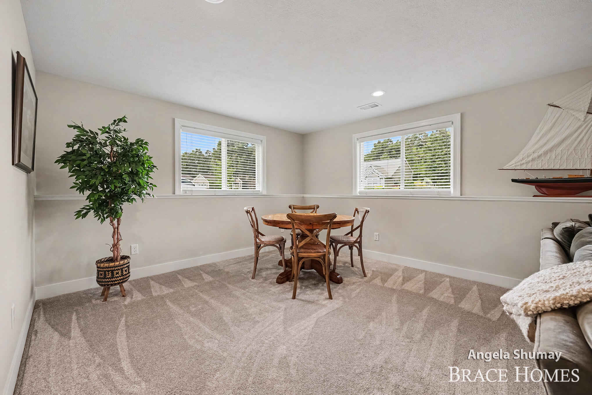 2637 Stockwood Drive NE Grand Rapids MI 49505