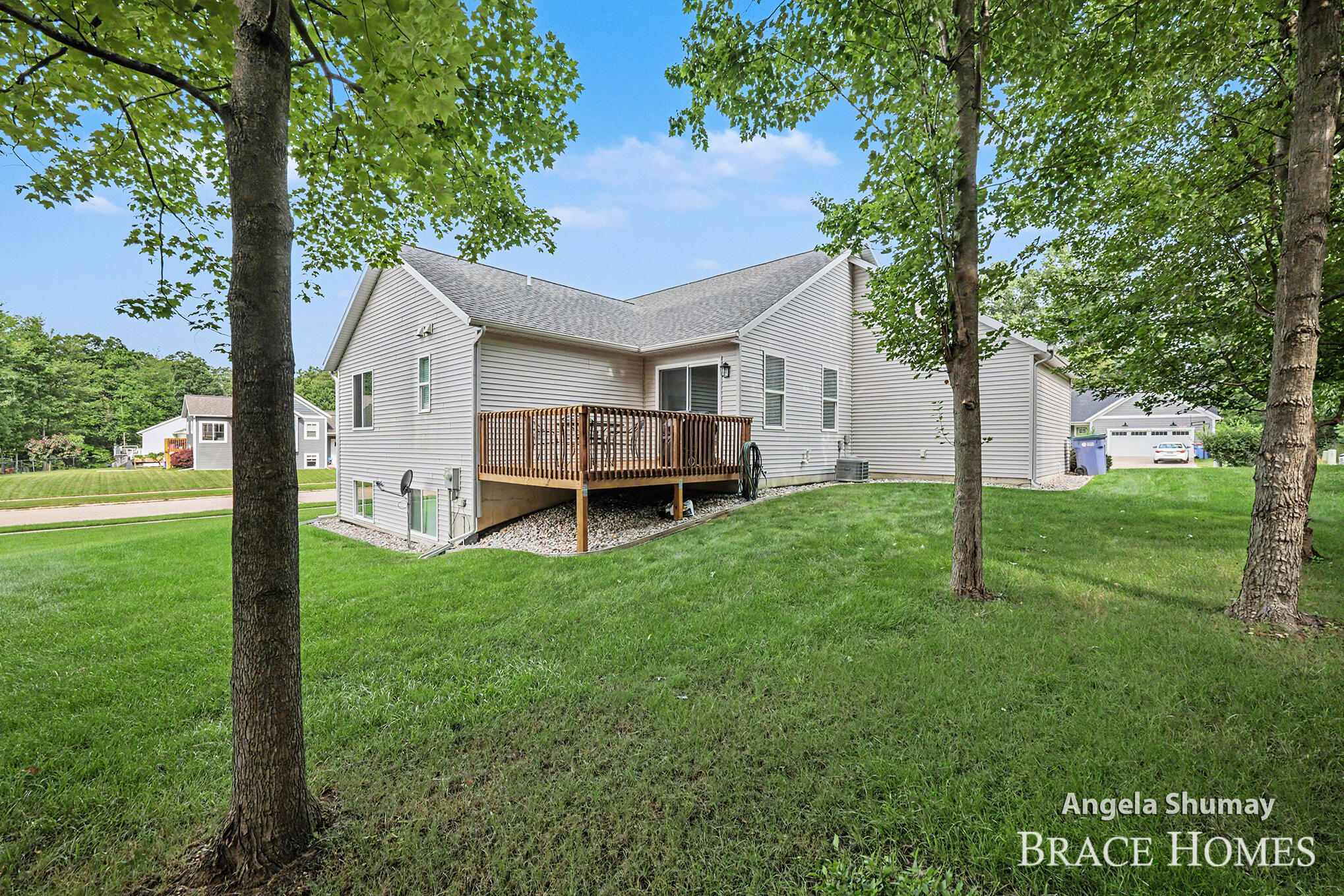 2637 Stockwood Drive NE Grand Rapids MI 49505