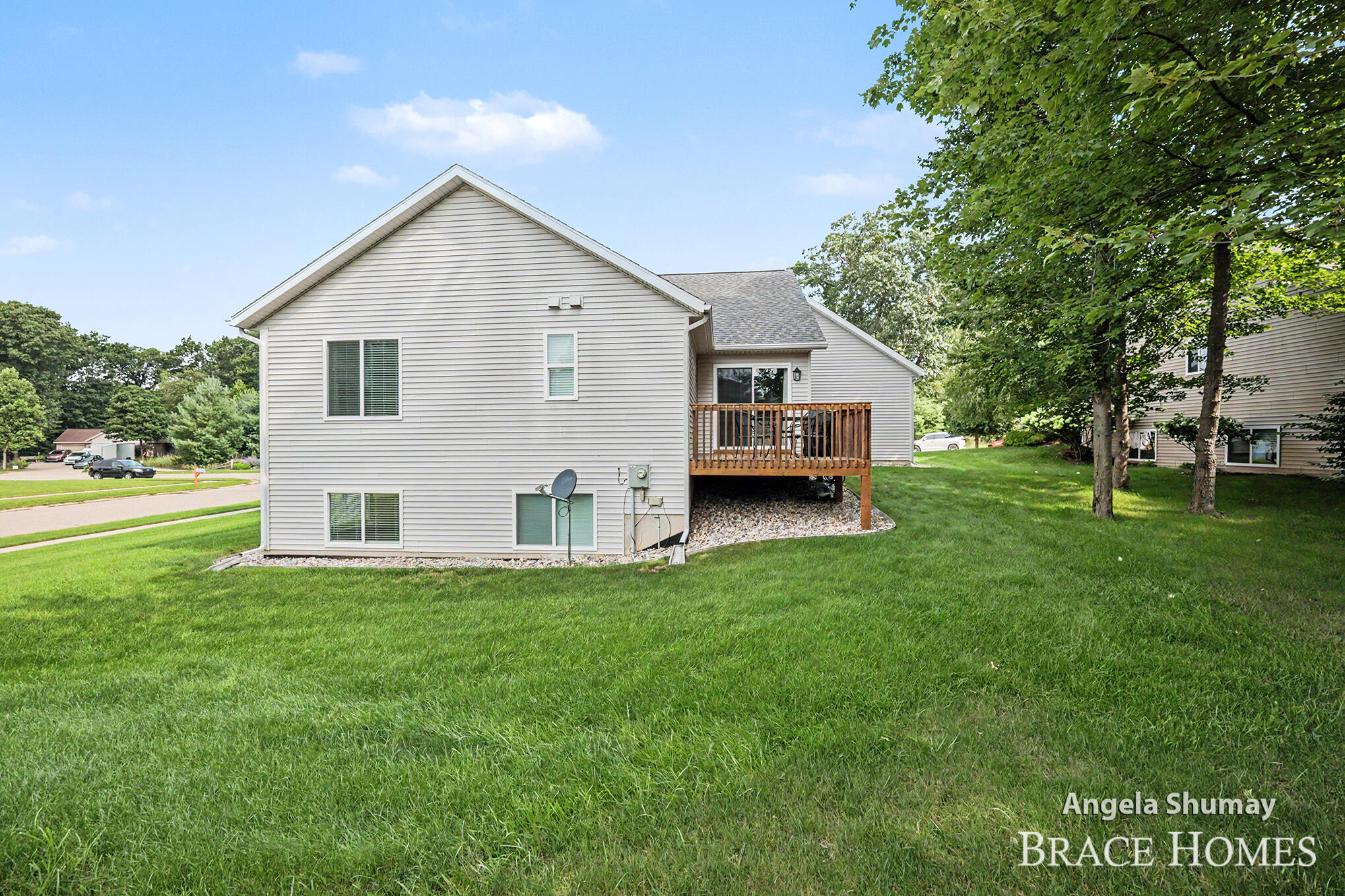 2637 Stockwood Drive NE Grand Rapids MI 49505