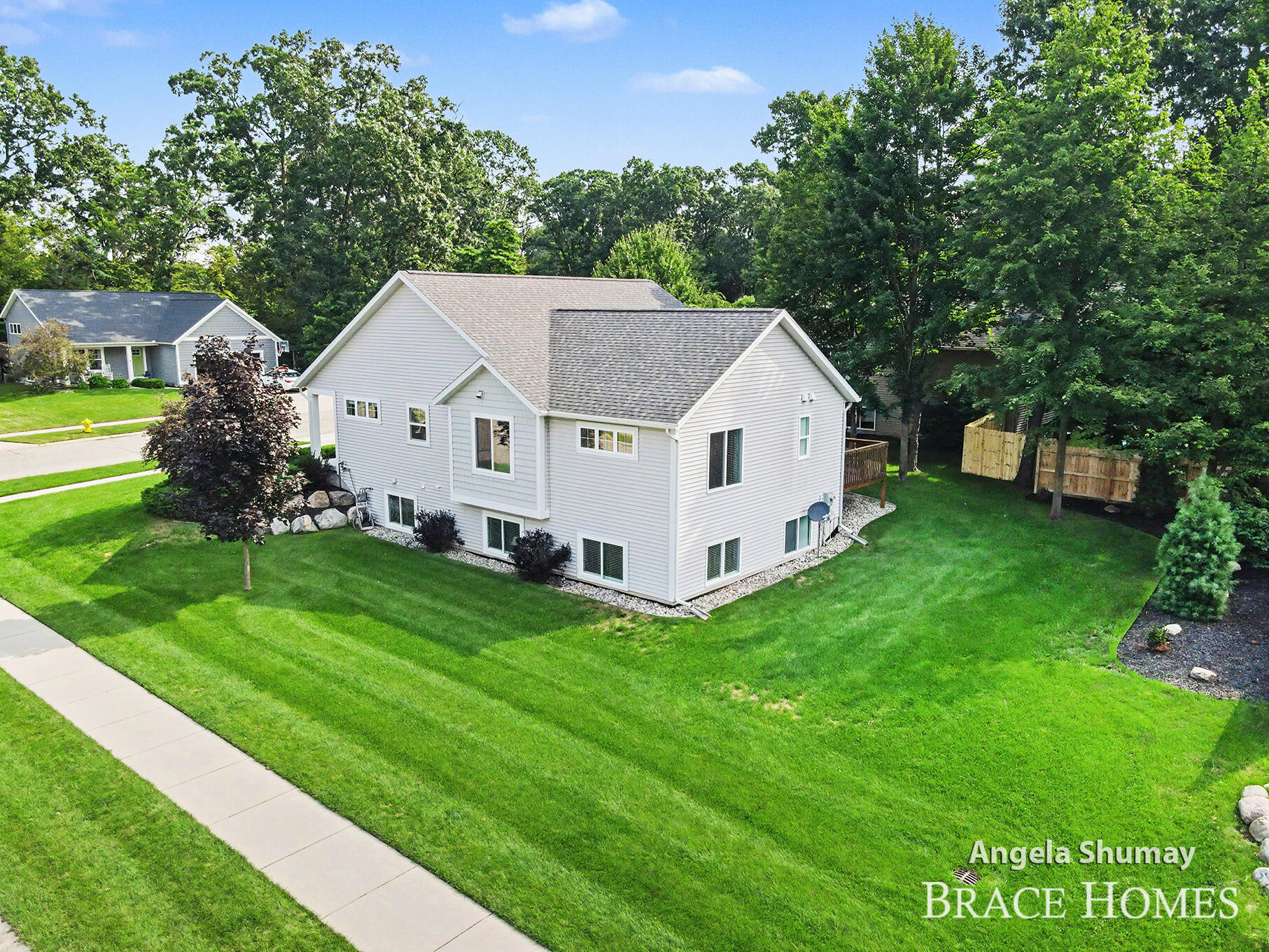 2637 Stockwood Drive NE Grand Rapids MI 49505