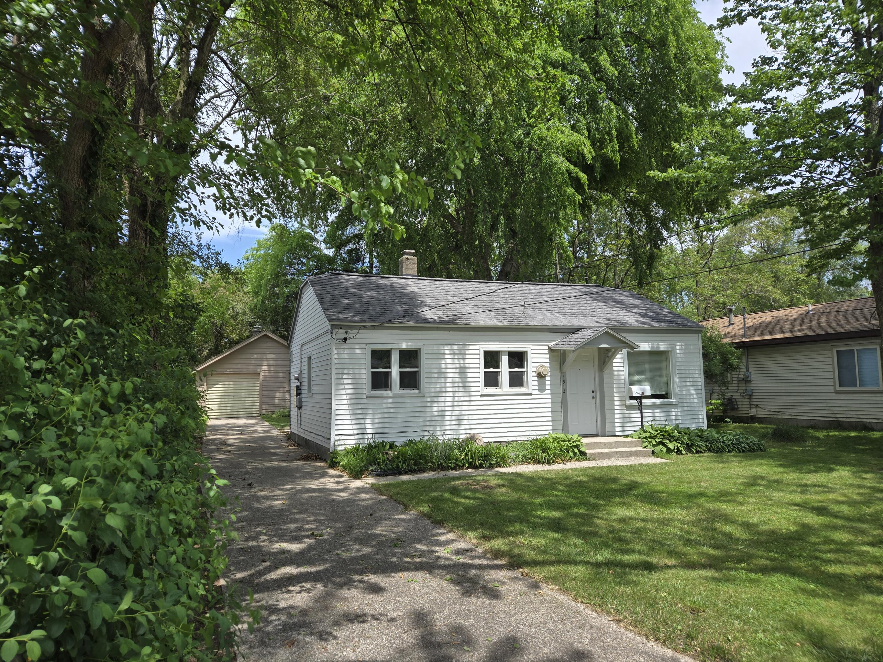 1313 Mason Street NE Grand Rapids MI 49503