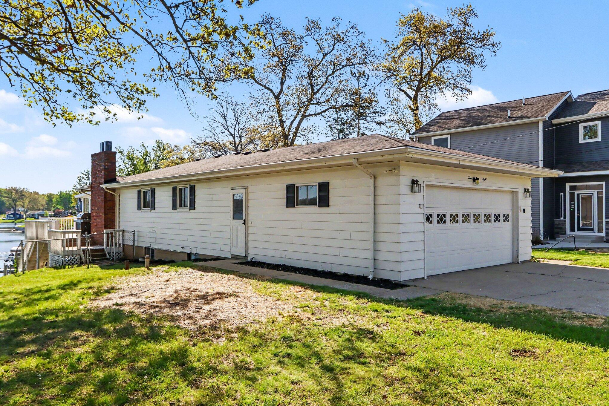 468 W Crooked Lake Drive W Kalamazoo MI 49009