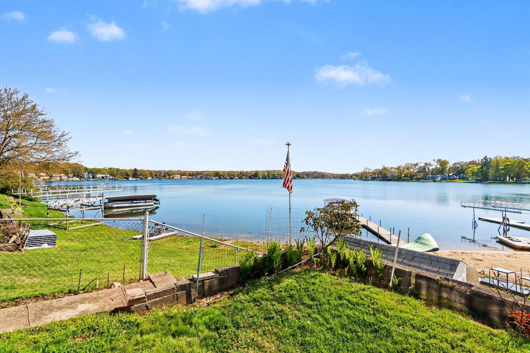 468 W Crooked Lake Drive W Kalamazoo MI 49009