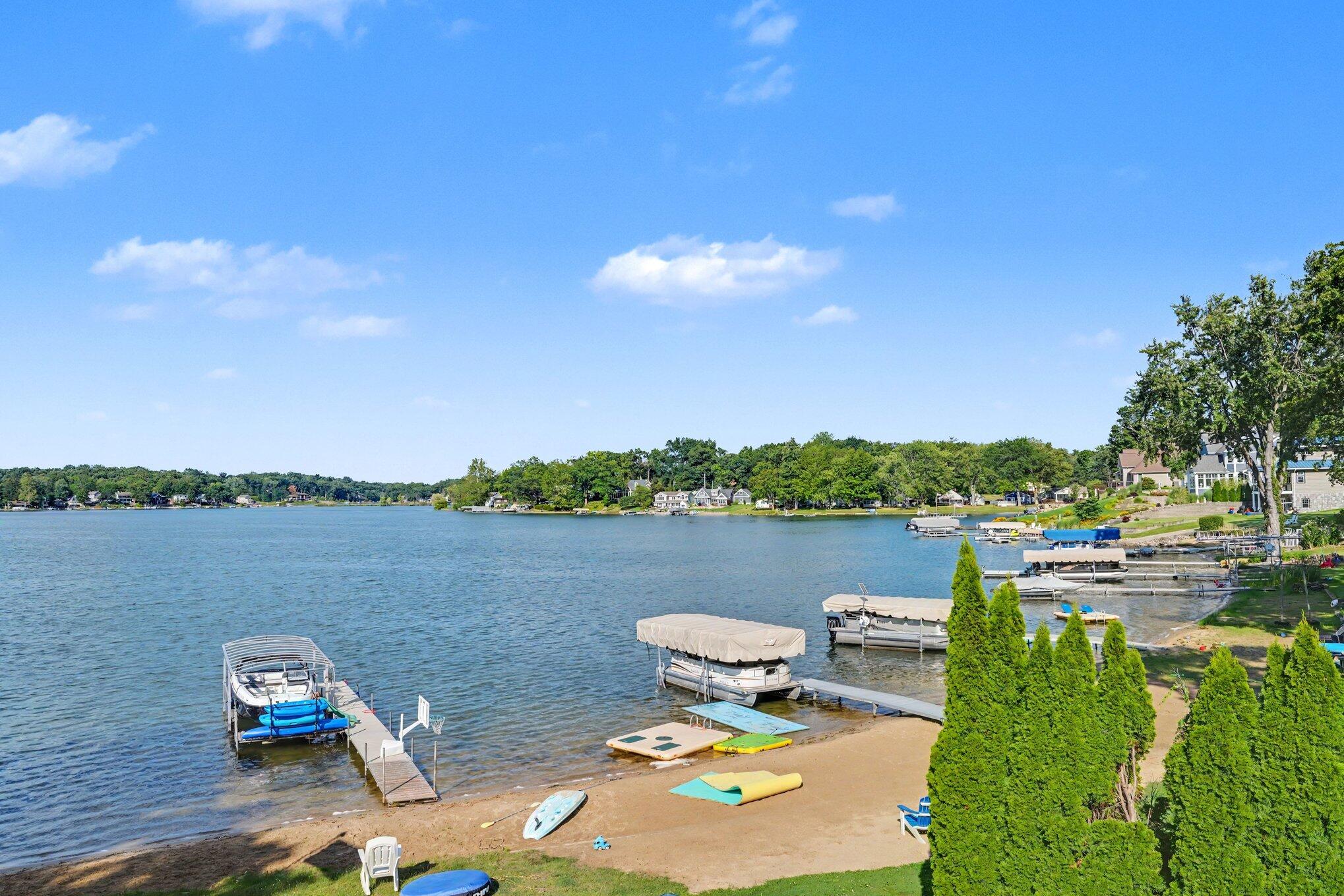 468 W Crooked Lake Drive W Kalamazoo MI 49009