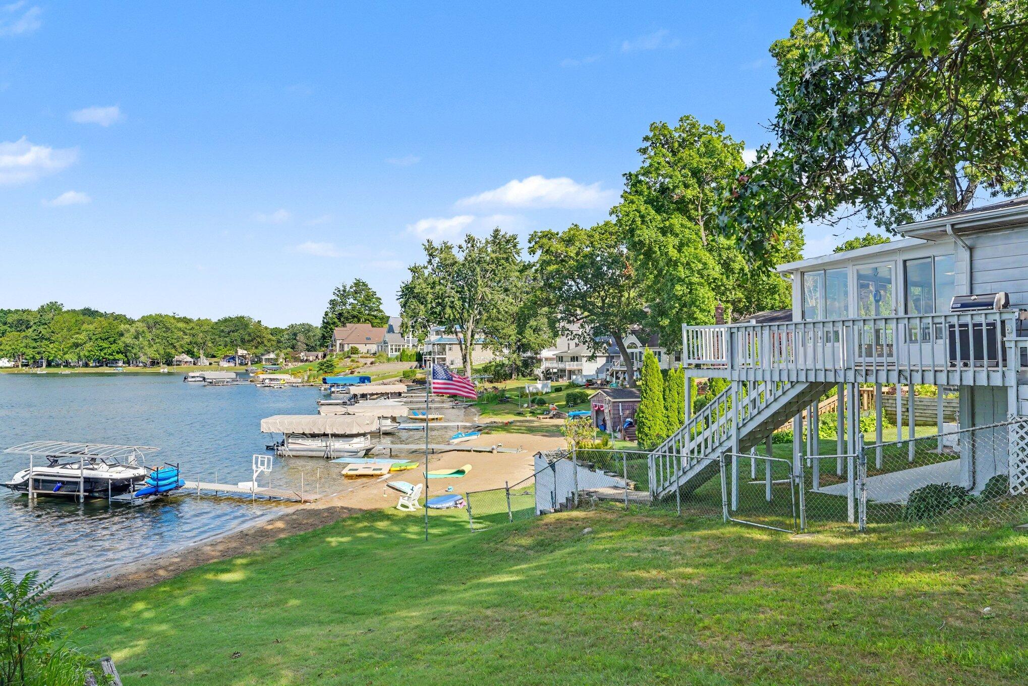 468 W Crooked Lake Drive W Kalamazoo MI 49009