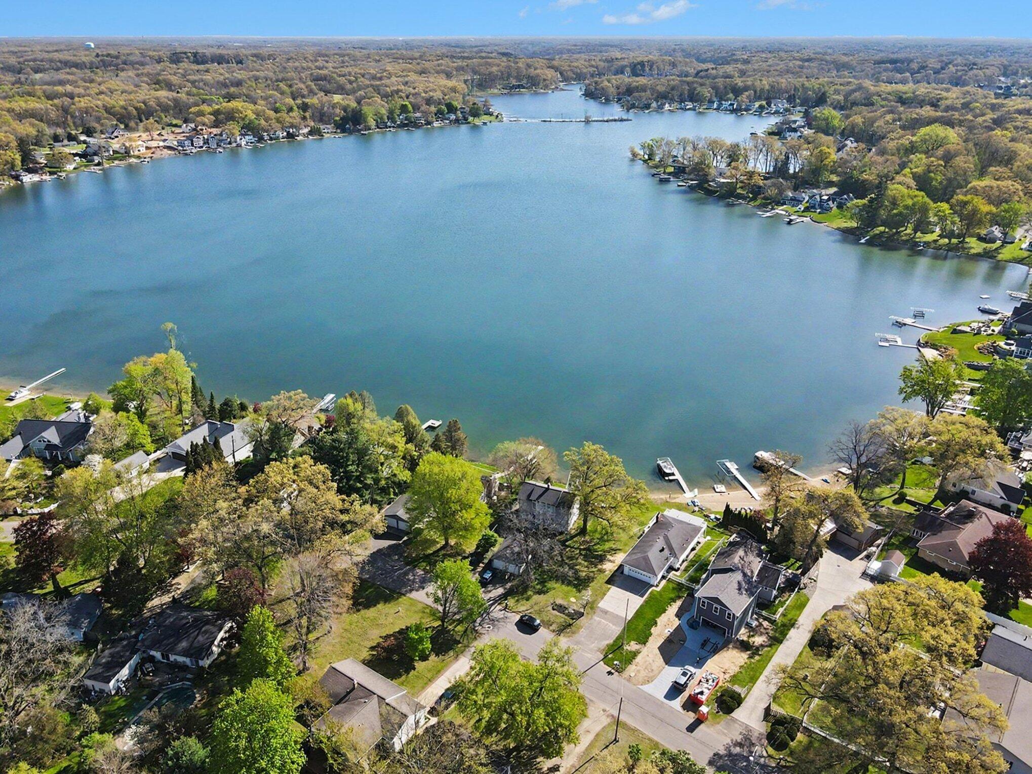 468 W Crooked Lake Drive W Kalamazoo MI 49009