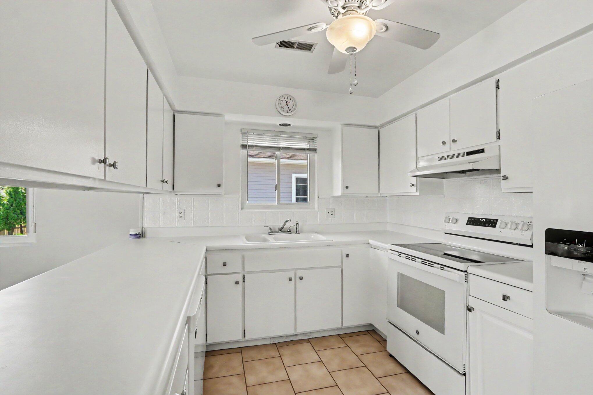468 W Crooked Lake Drive W Kalamazoo MI 49009