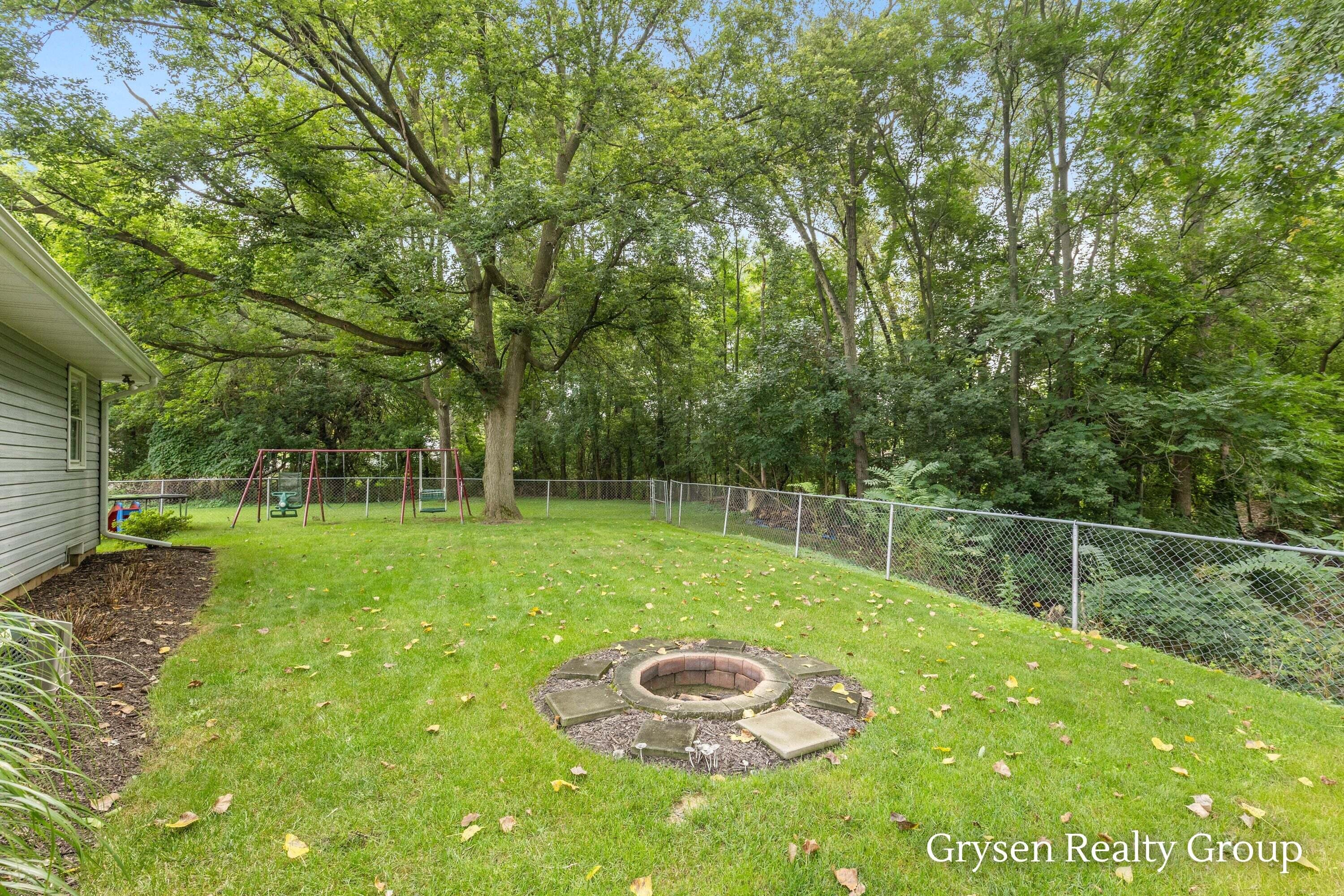 2034 Acton Road NW Grand Rapids MI 49504