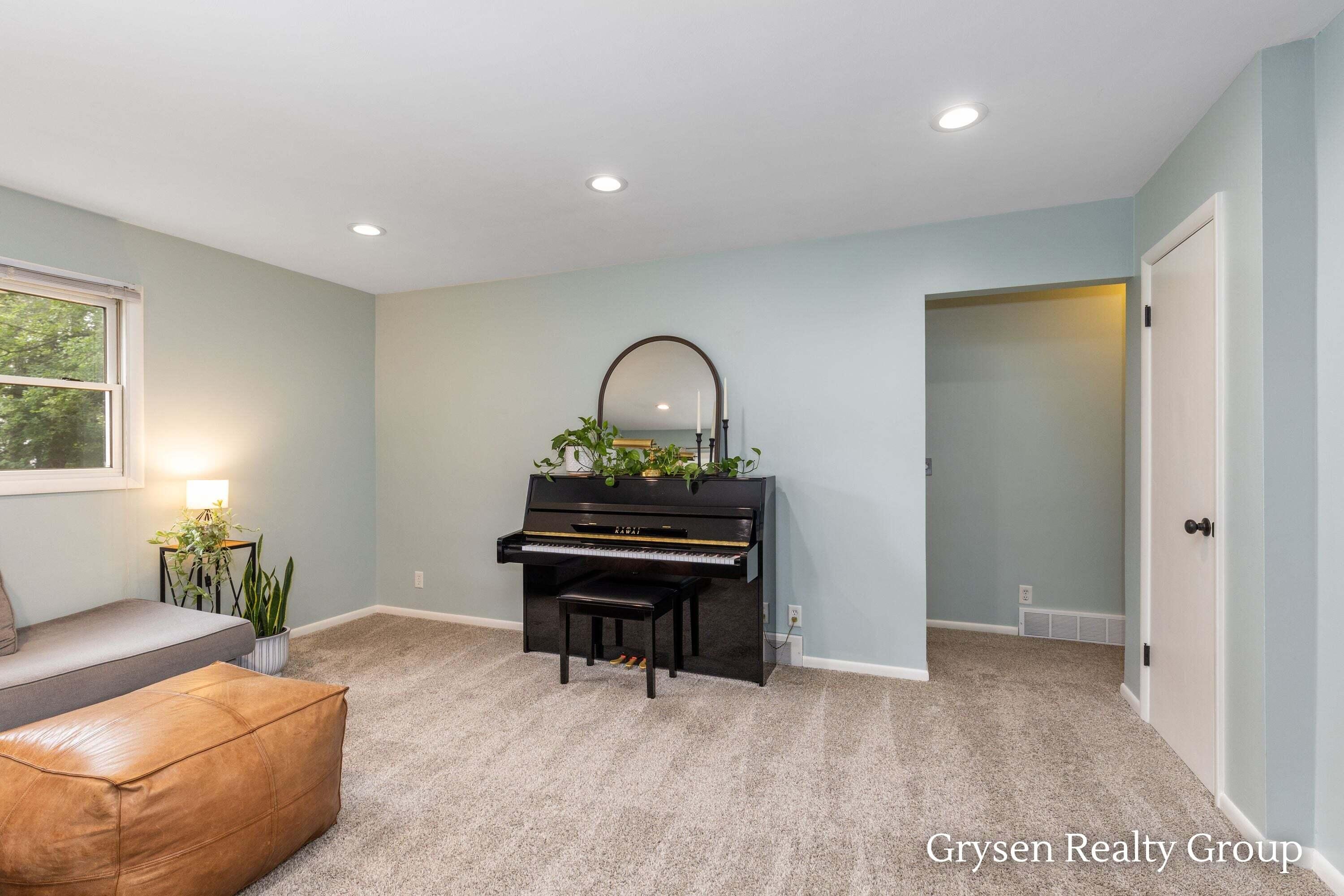 2034 Acton Road NW Grand Rapids MI 49504