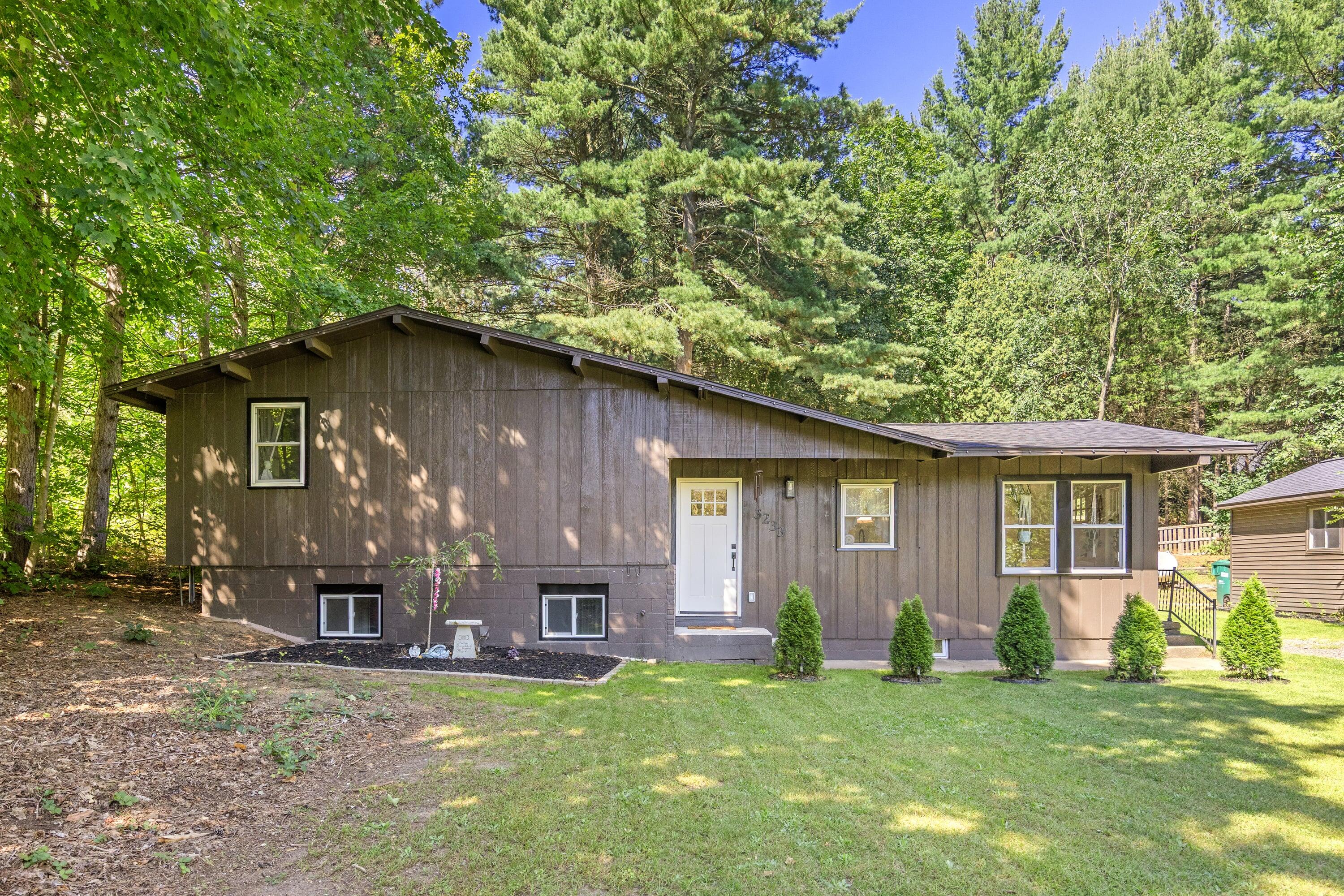 3233 13 Mile Road NE Rockford MI 49341