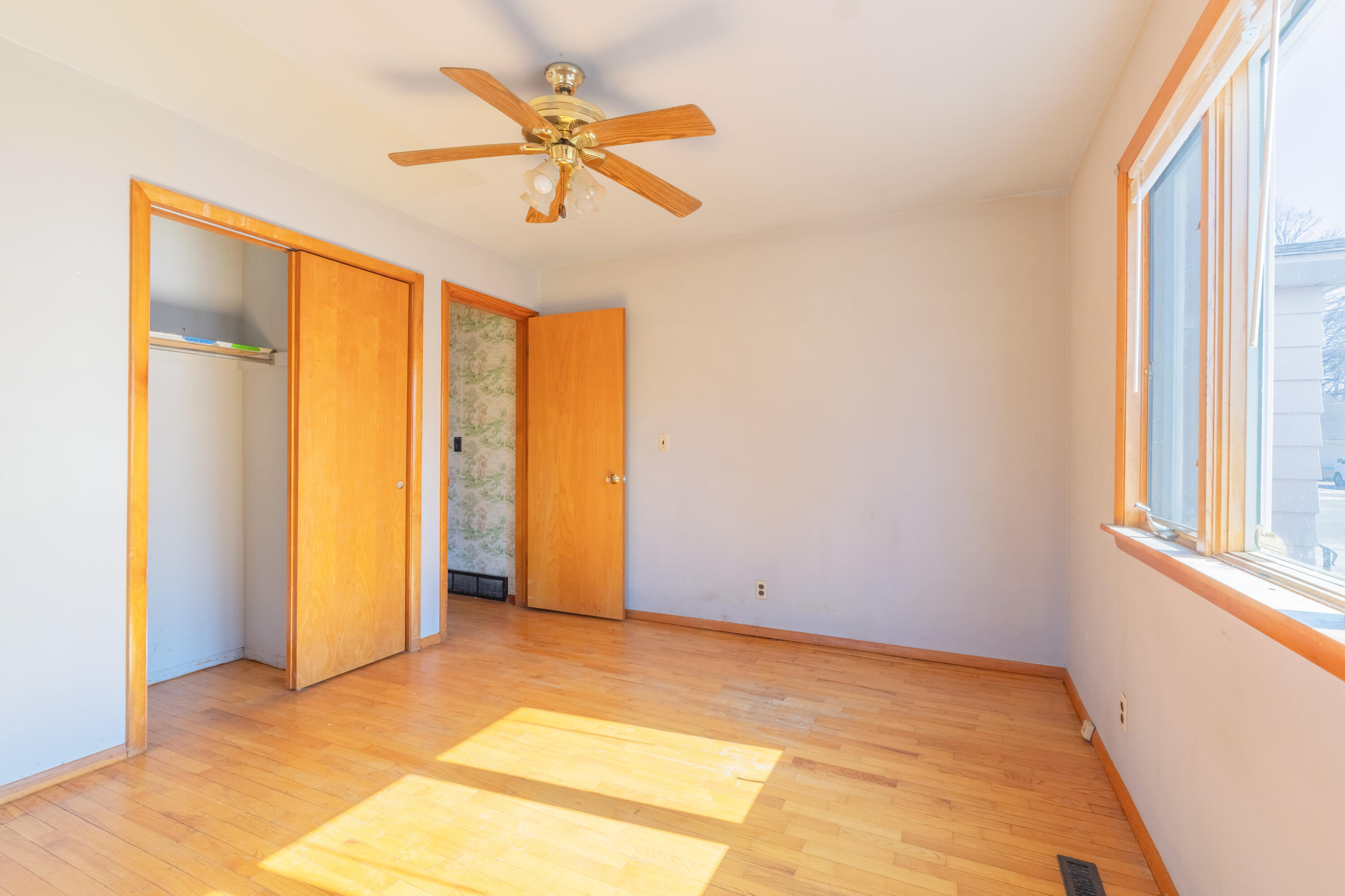 1712 W Ogden Circle Benton Harbor MI 49022