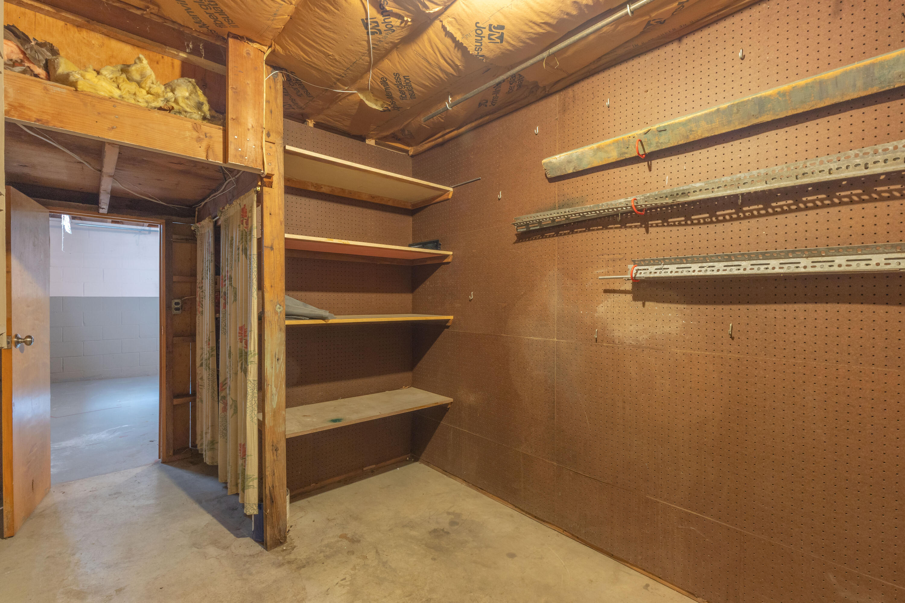 1712 W Ogden Circle Benton Harbor MI 49022