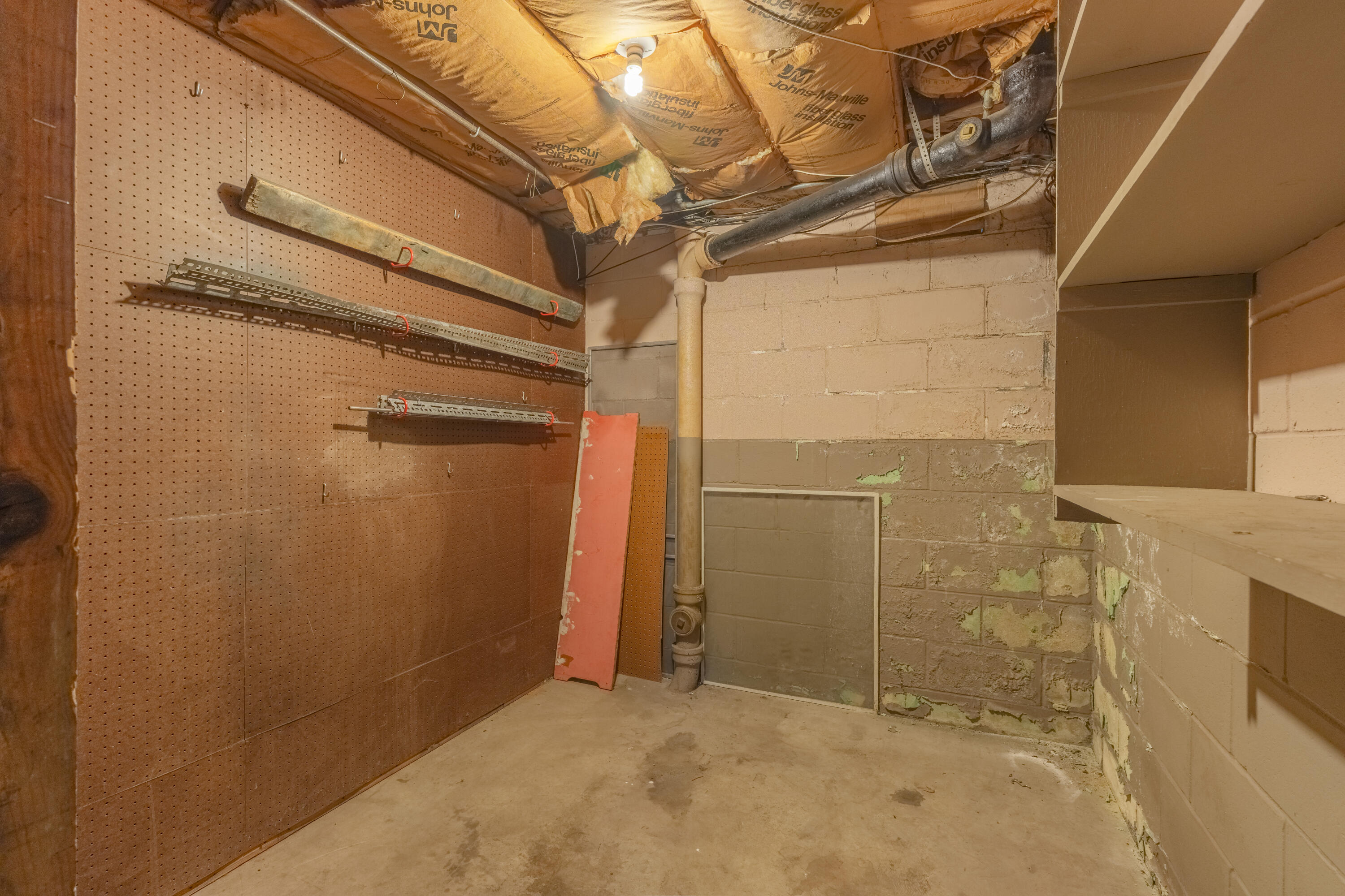 1712 W Ogden Circle Benton Harbor MI 49022