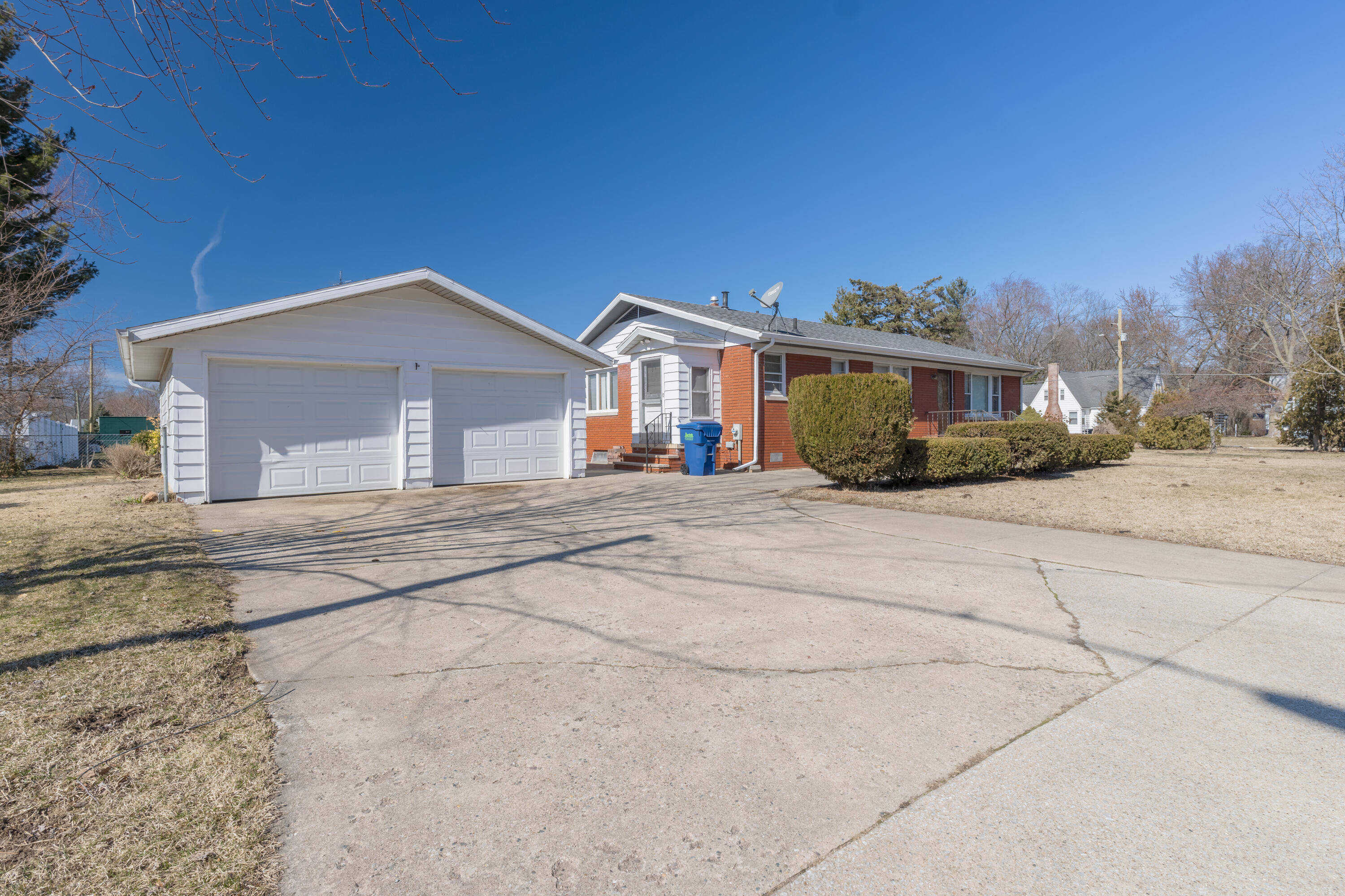 1712 W Ogden Circle Benton Harbor MI 49022