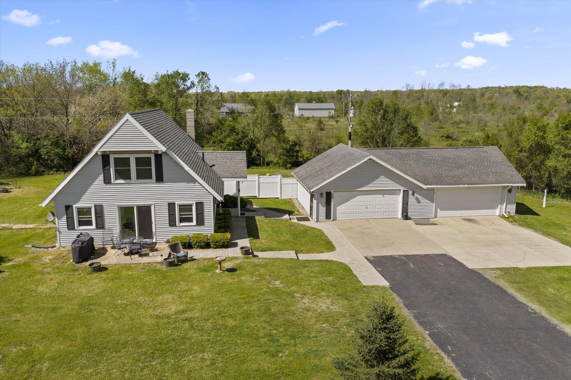 26016 Yankee Street Edwardsburg MI 49112