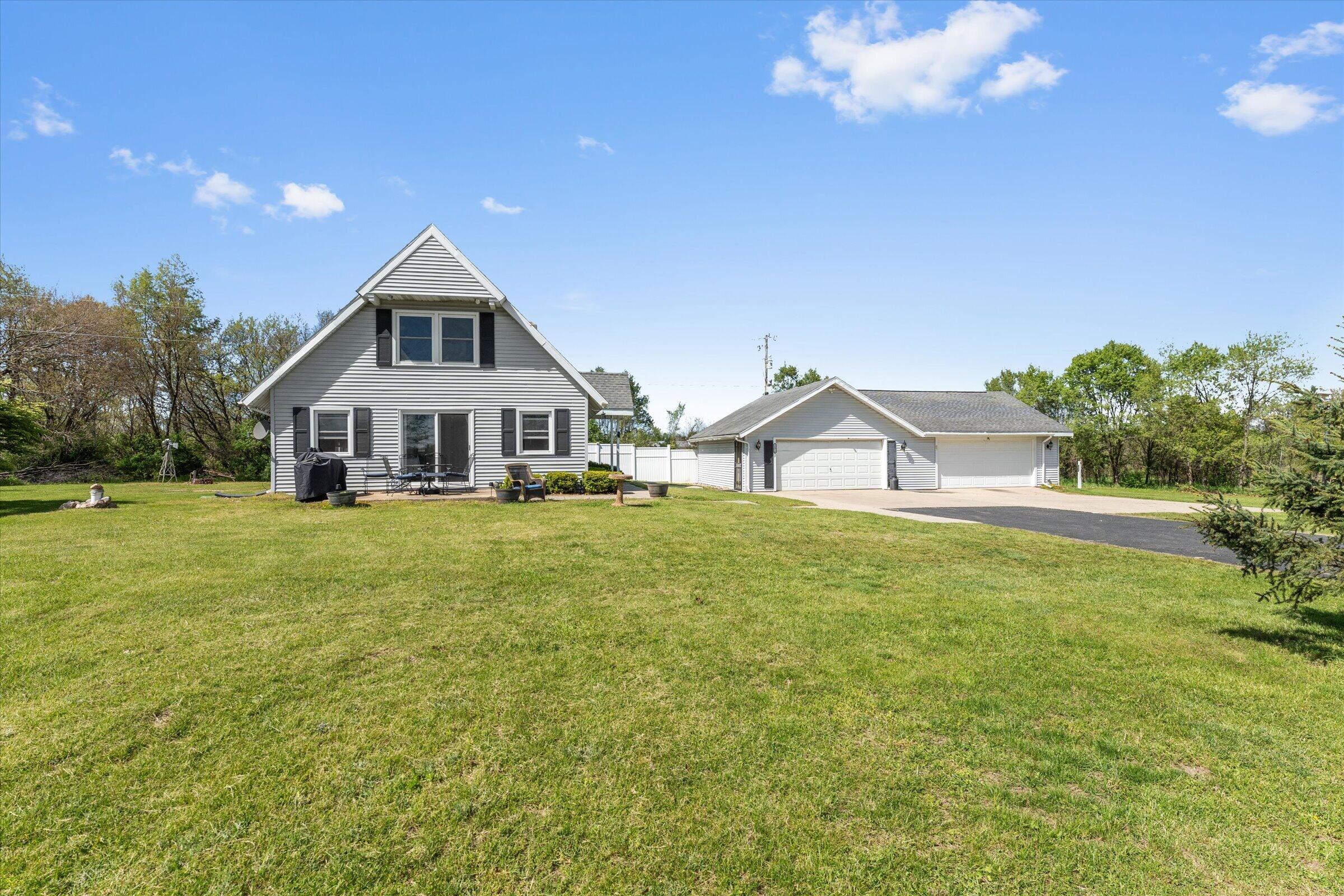 26016 Yankee Street Edwardsburg MI 49112