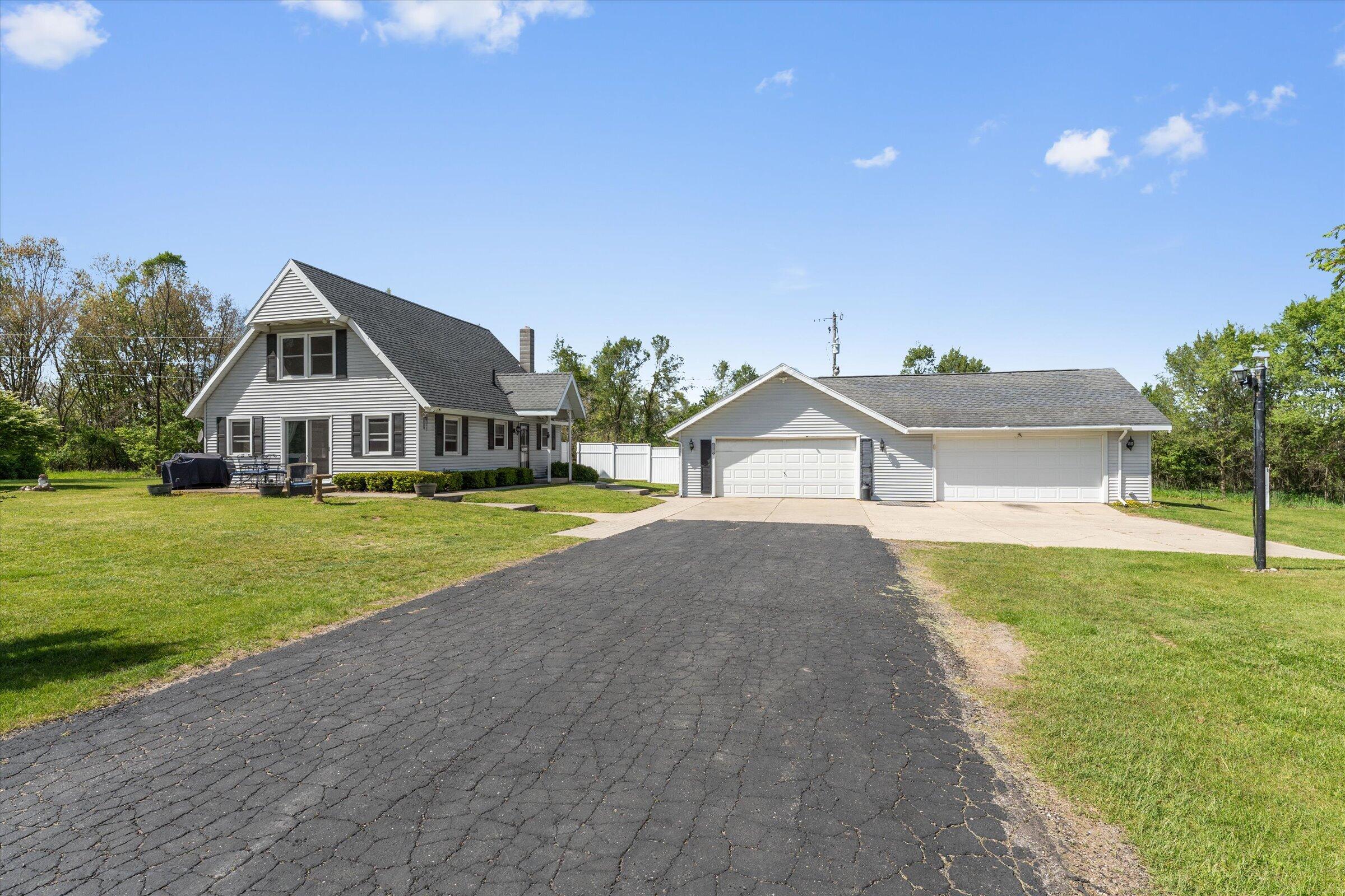 26016 Yankee Street Edwardsburg MI 49112