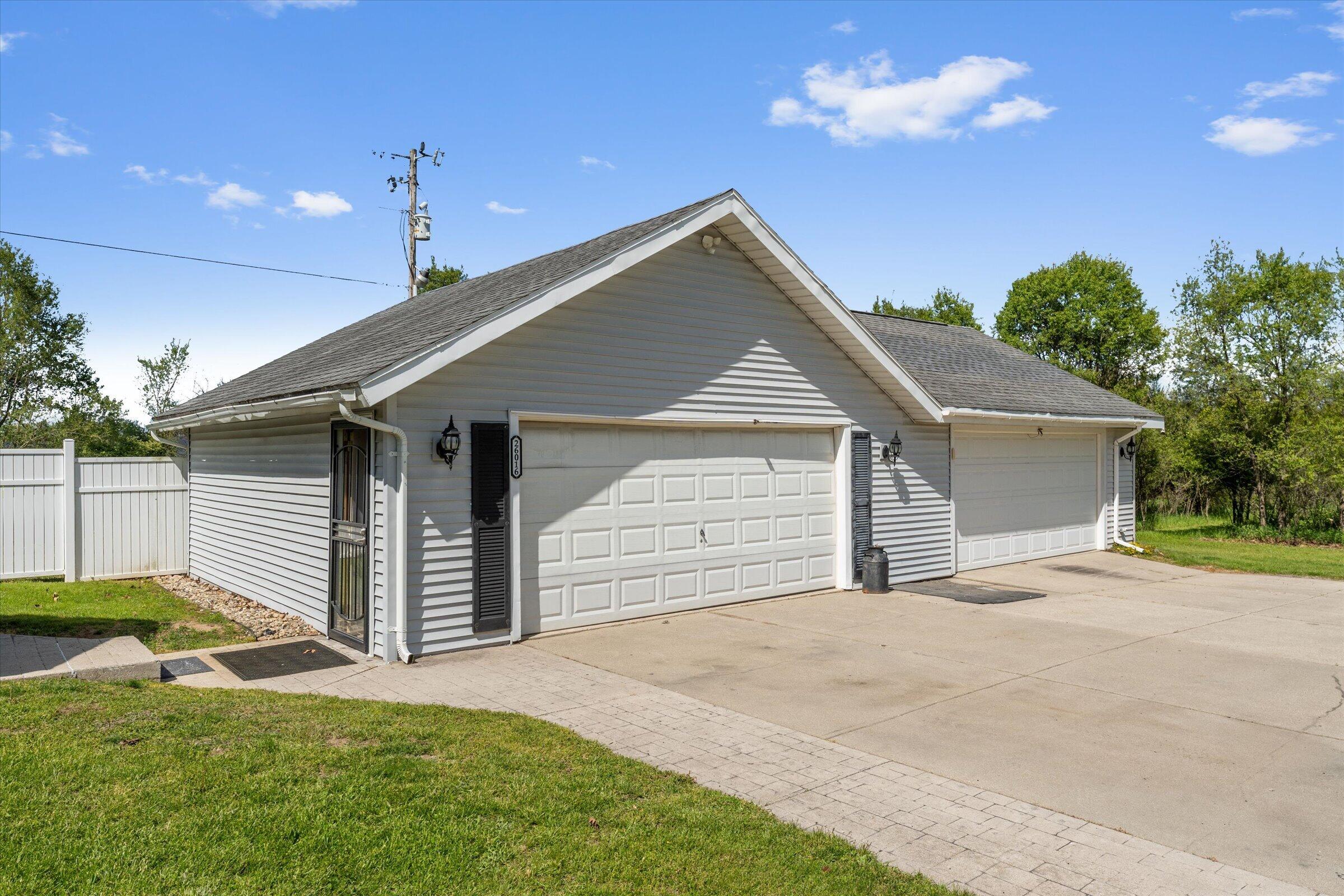 26016 Yankee Street Edwardsburg MI 49112