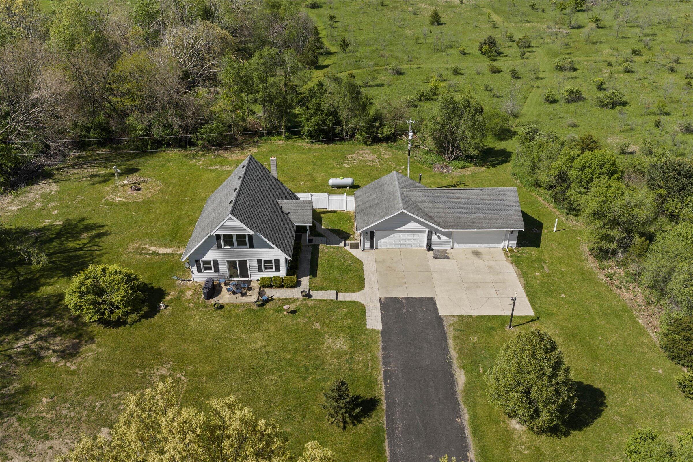 26016 Yankee Street Edwardsburg MI 49112