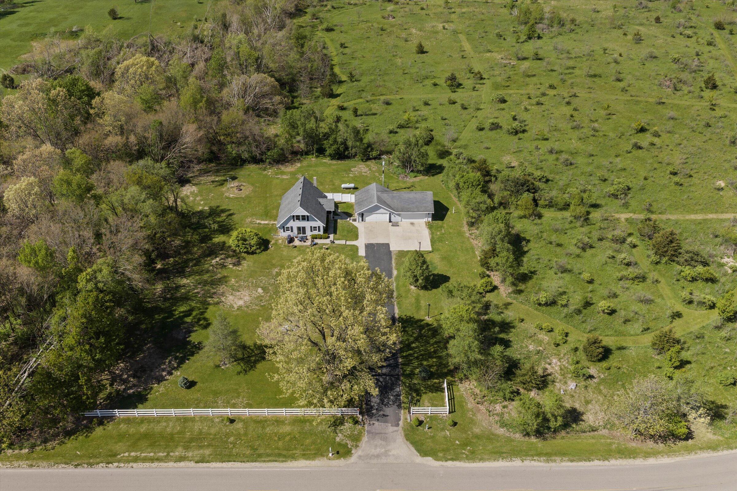 26016 Yankee Street Edwardsburg MI 49112