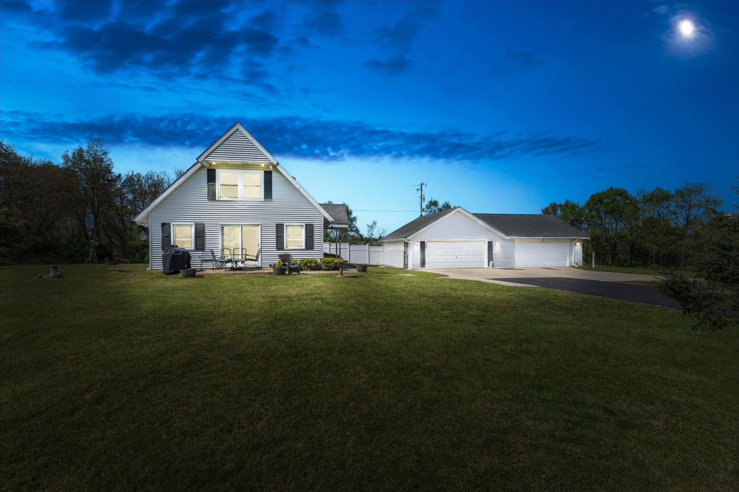 26016 Yankee Street Edwardsburg MI 49112