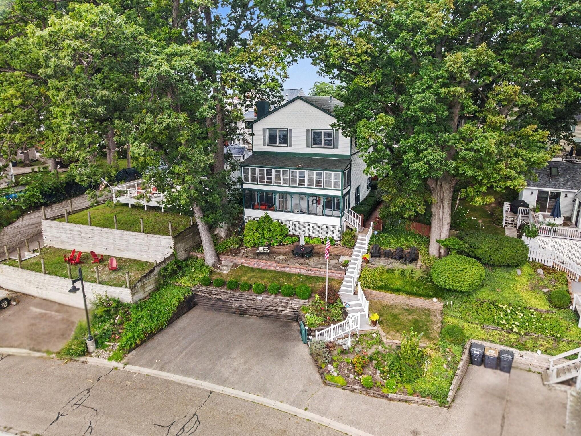 77 Park Avenue South Haven MI 49090