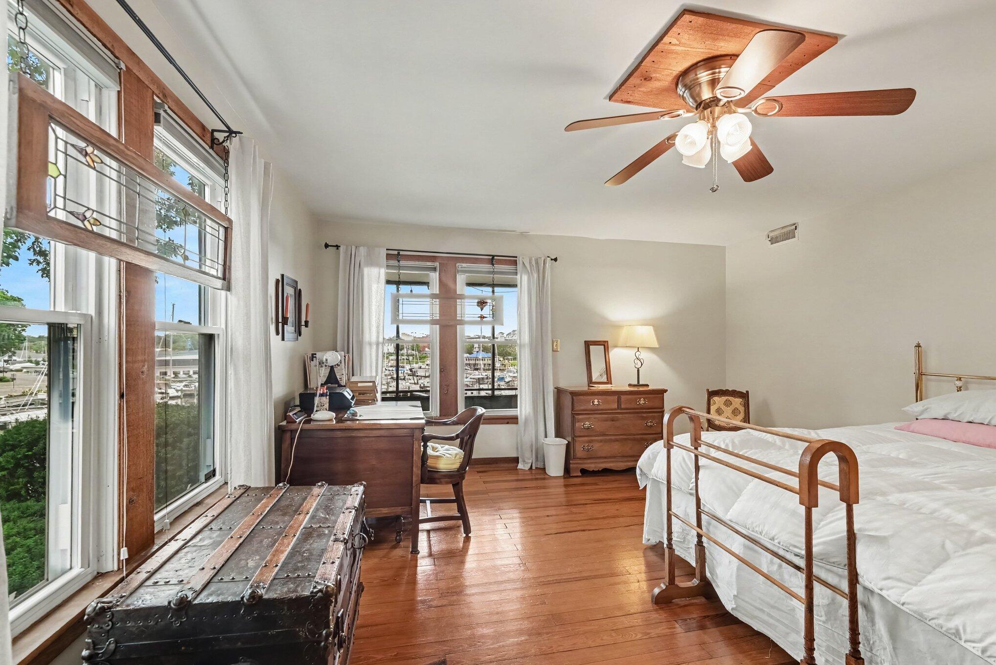 77 Park Avenue South Haven MI 49090