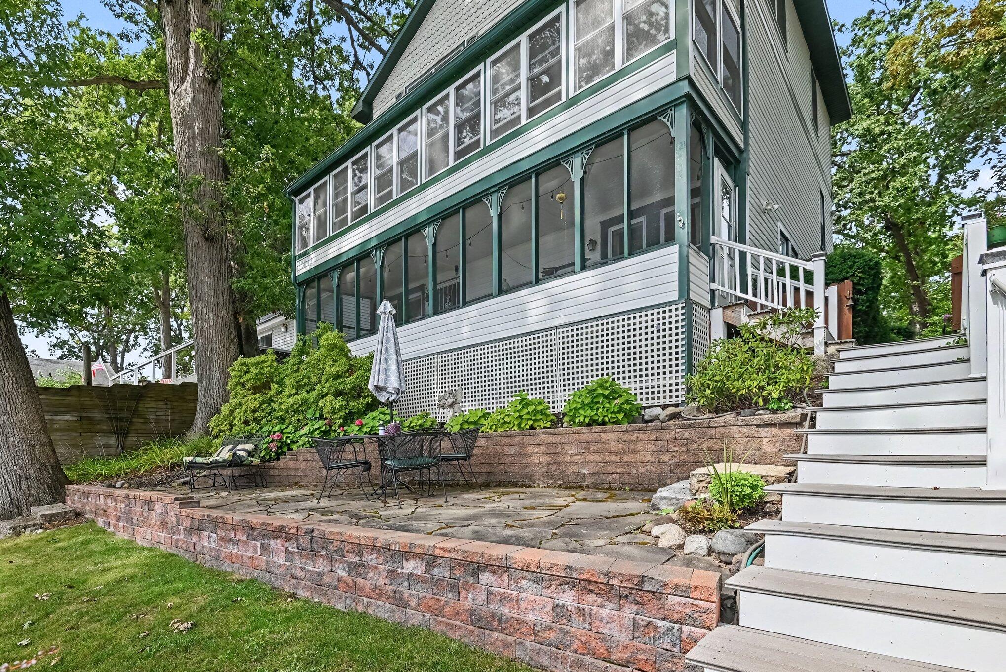 77 Park Avenue South Haven MI 49090