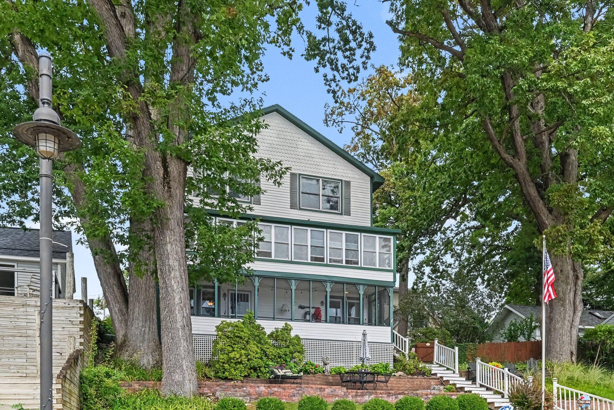 77 Park Avenue South Haven MI 49090
