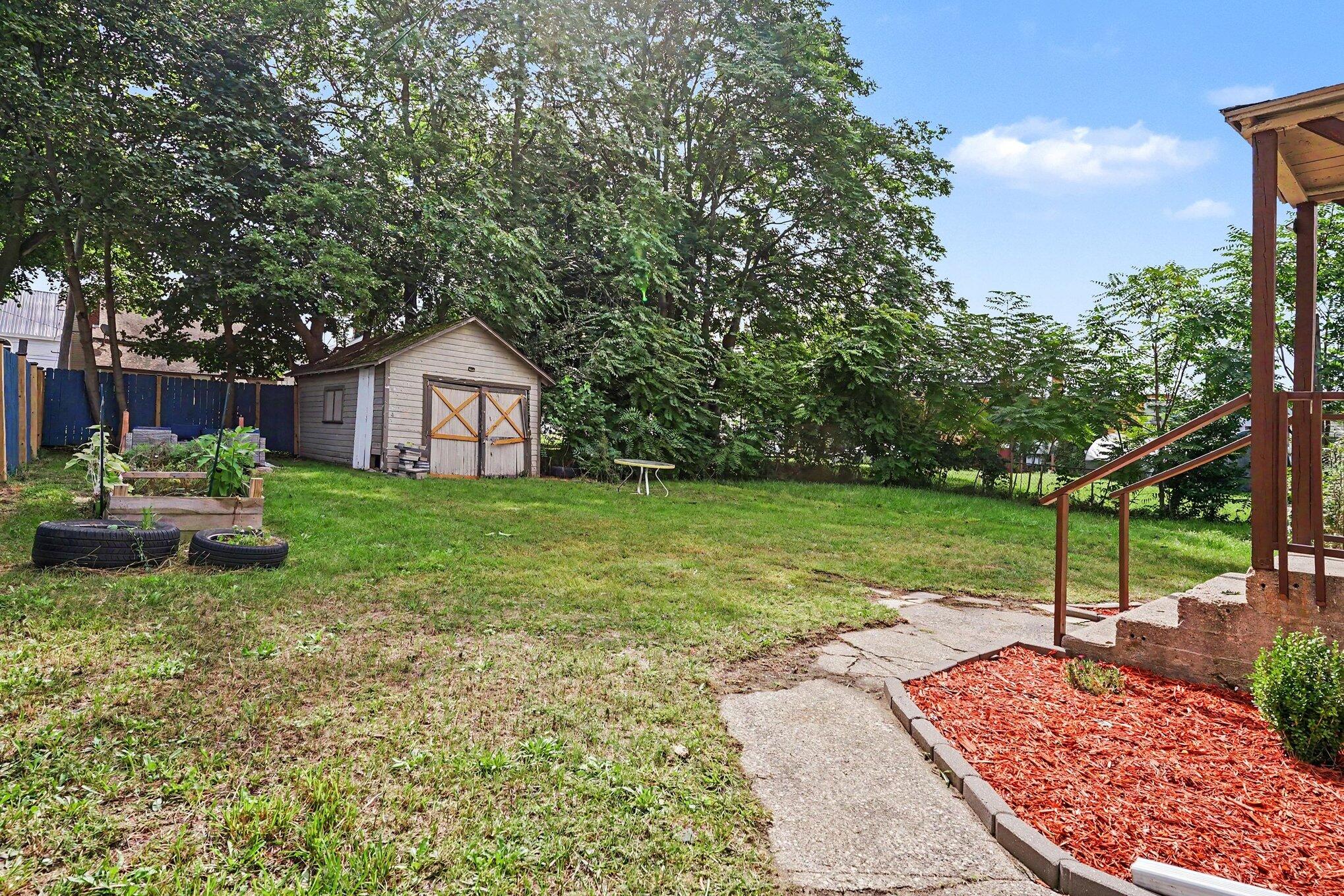 17 E Isabella Avenue Muskegon MI 49442