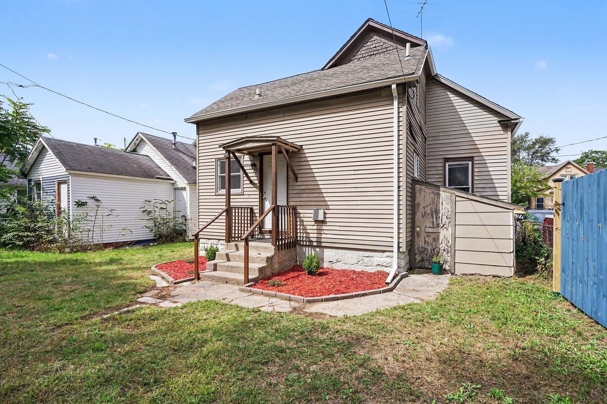 17 E Isabella Avenue Muskegon MI 49442