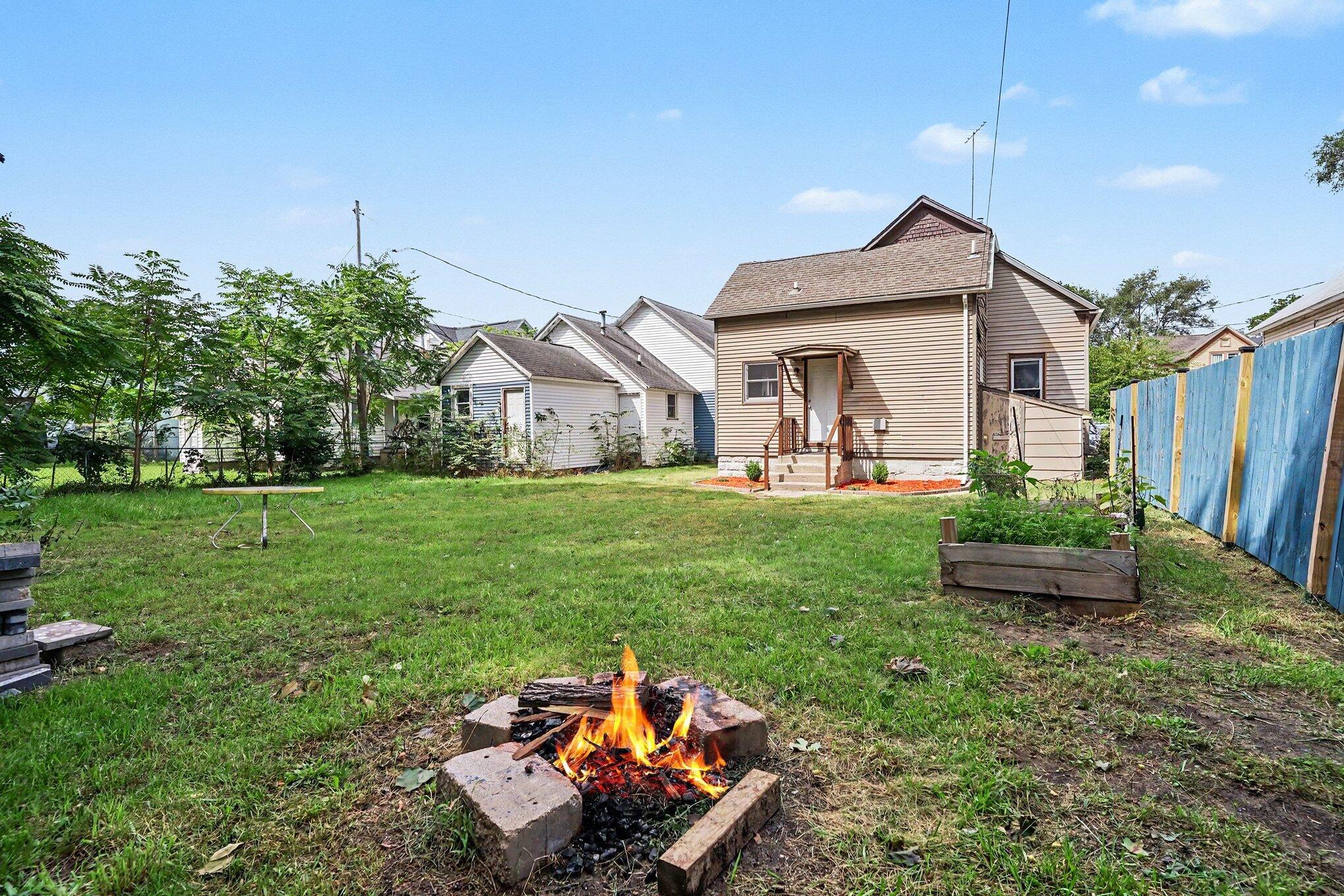 17 E Isabella Avenue Muskegon MI 49442