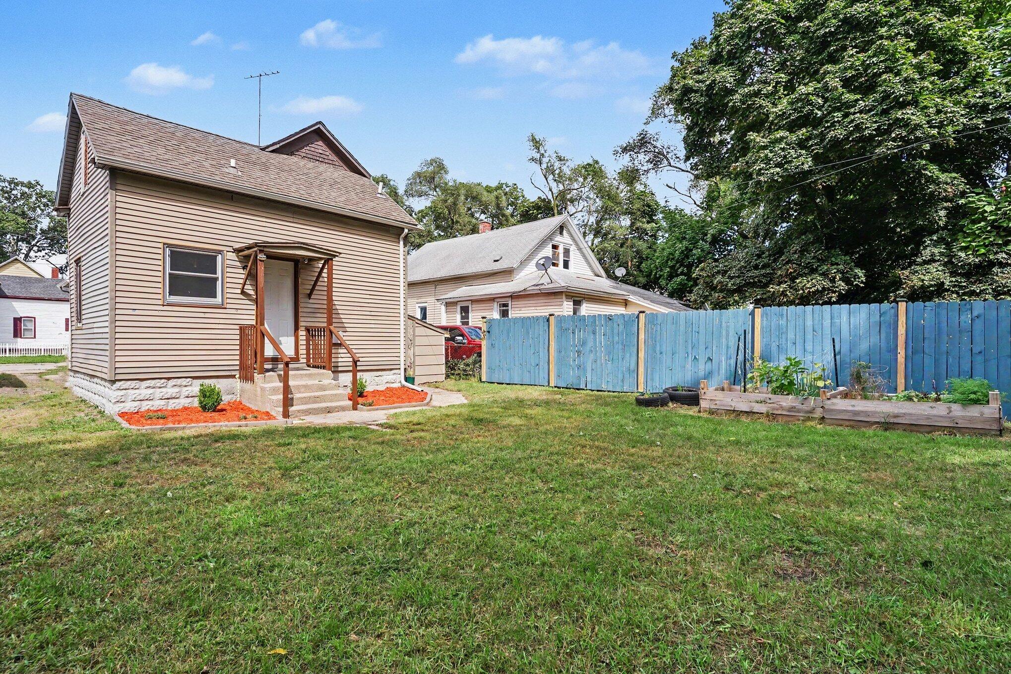 17 E Isabella Avenue Muskegon MI 49442