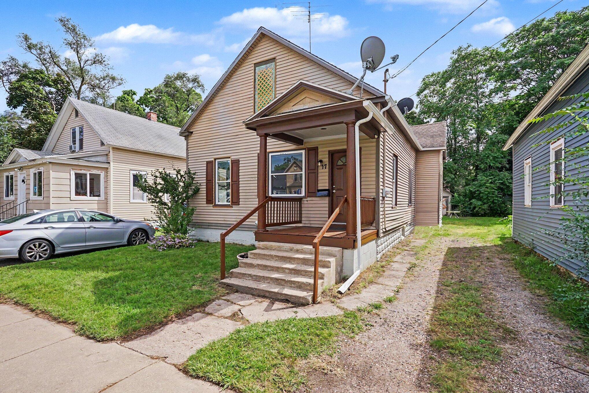 17 E Isabella Avenue Muskegon MI 49442