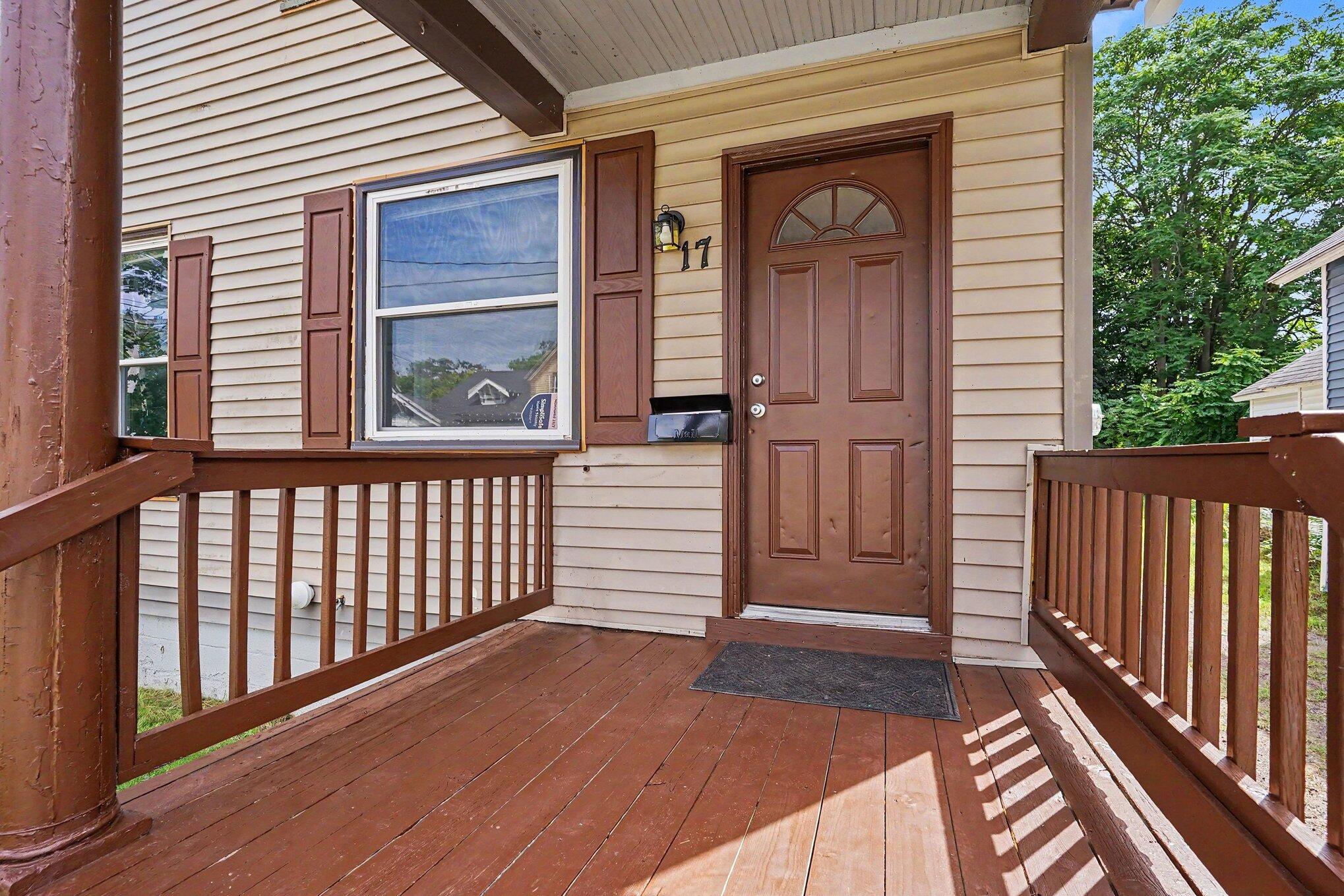 17 E Isabella Avenue Muskegon MI 49442