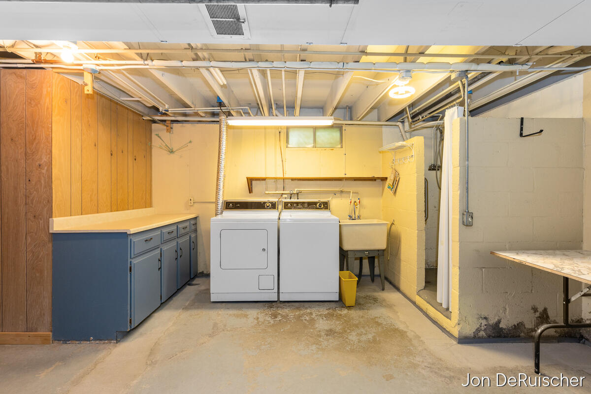 2656 Vassar Drive SE Grand Rapids MI 49506