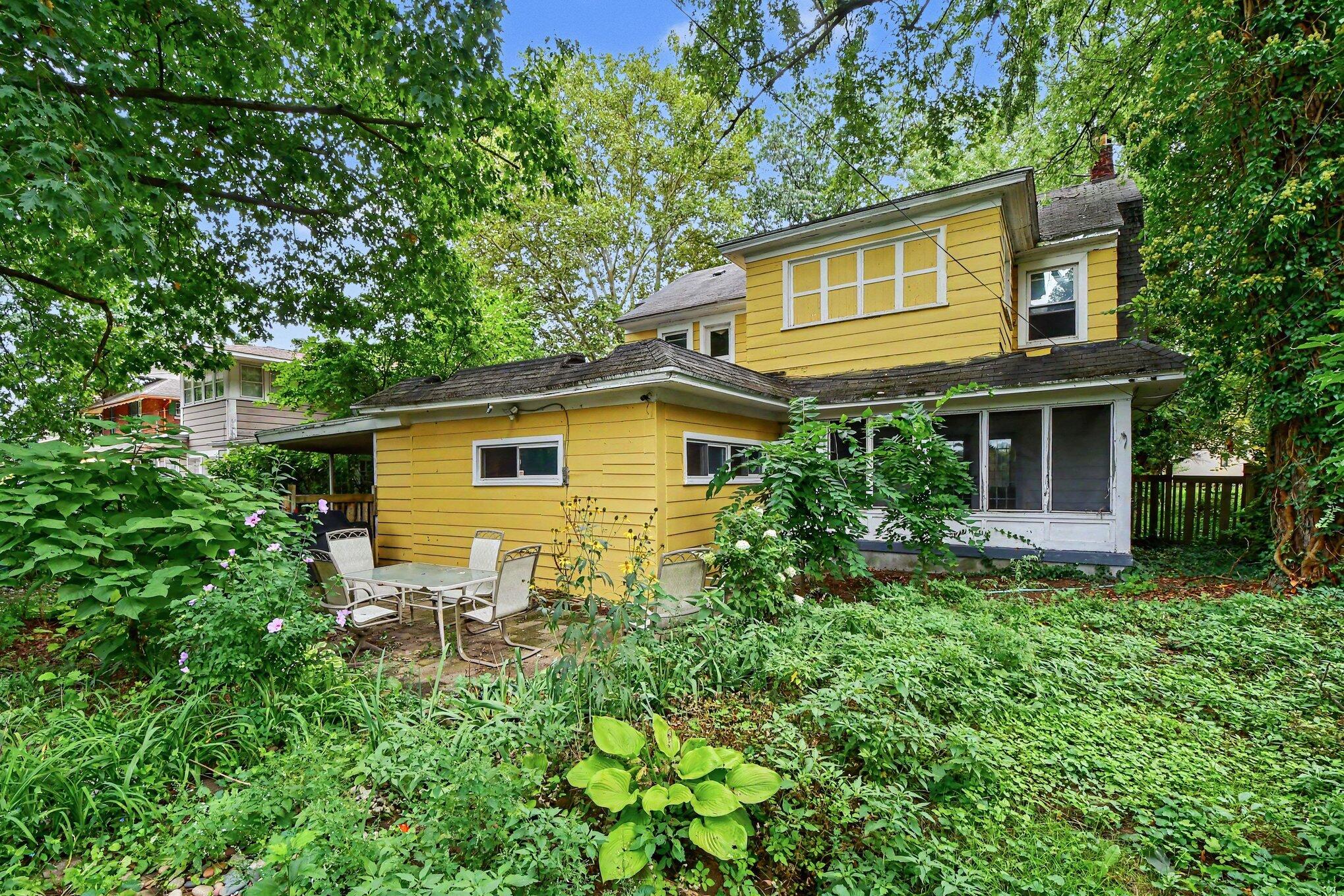 319 Aurora Street SE Grand Rapids MI 49507
