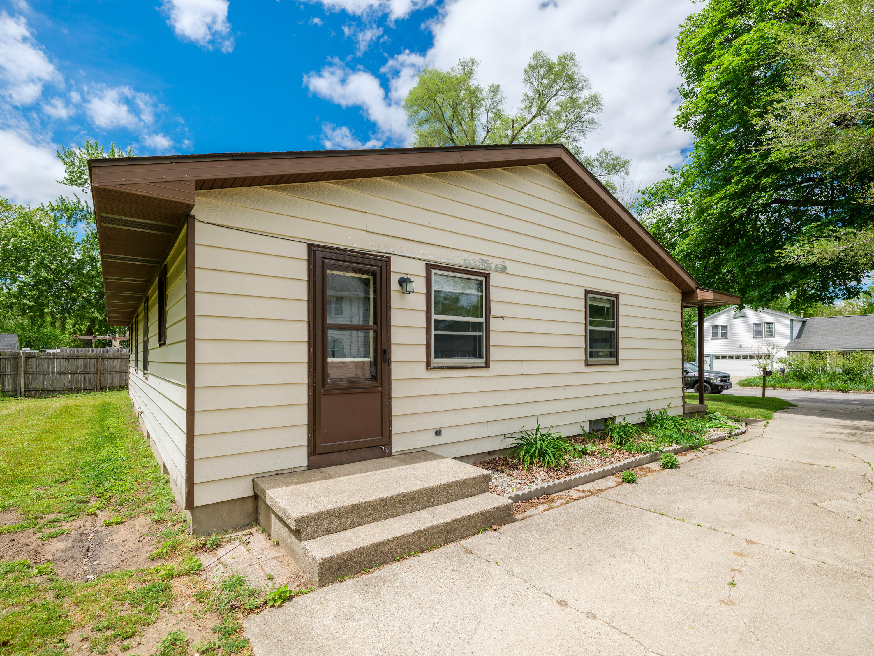 238-240 Wilbur Street SE Grand Rapids MI 49548