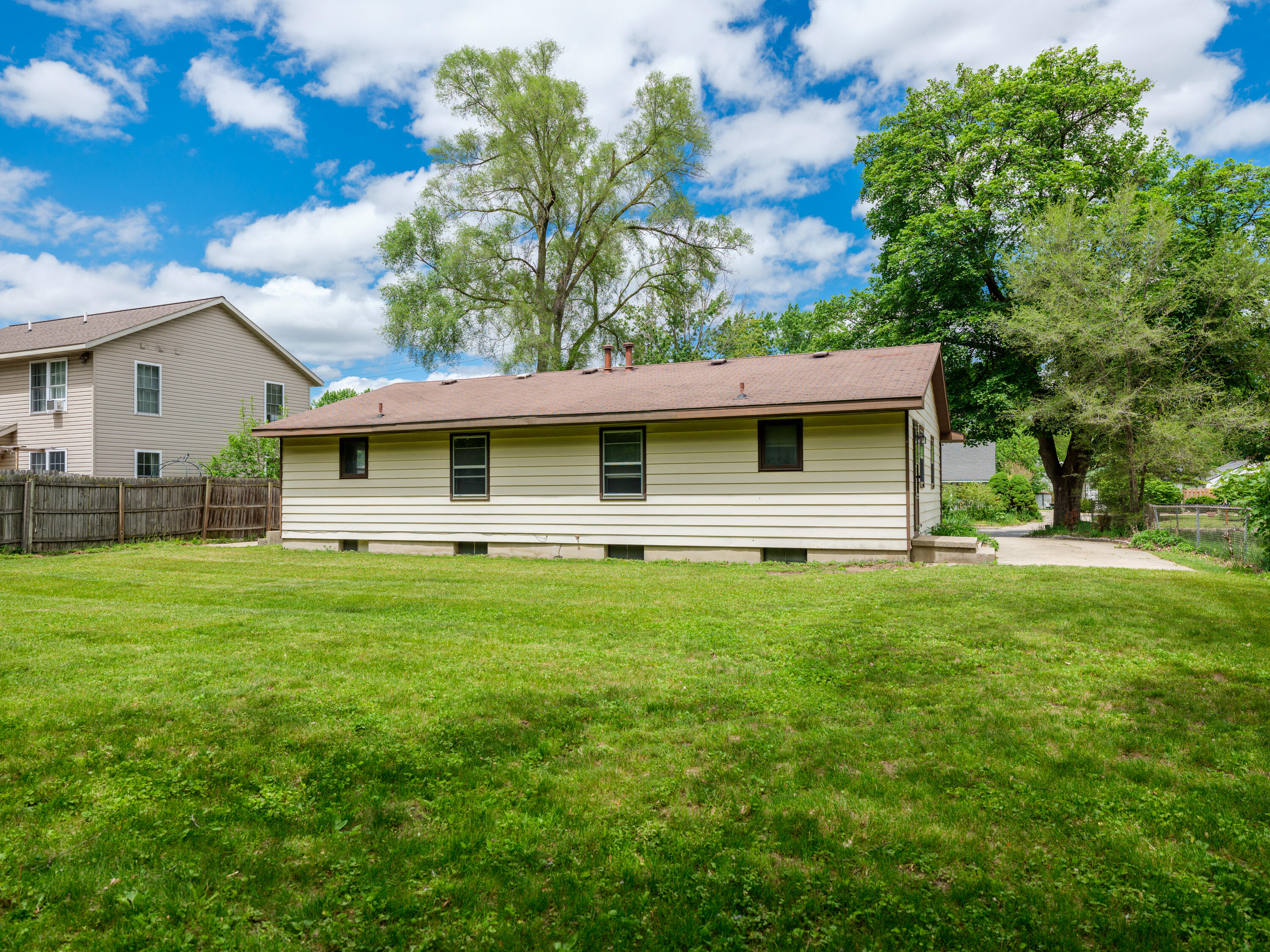 238-240 Wilbur Street SE Grand Rapids MI 49548